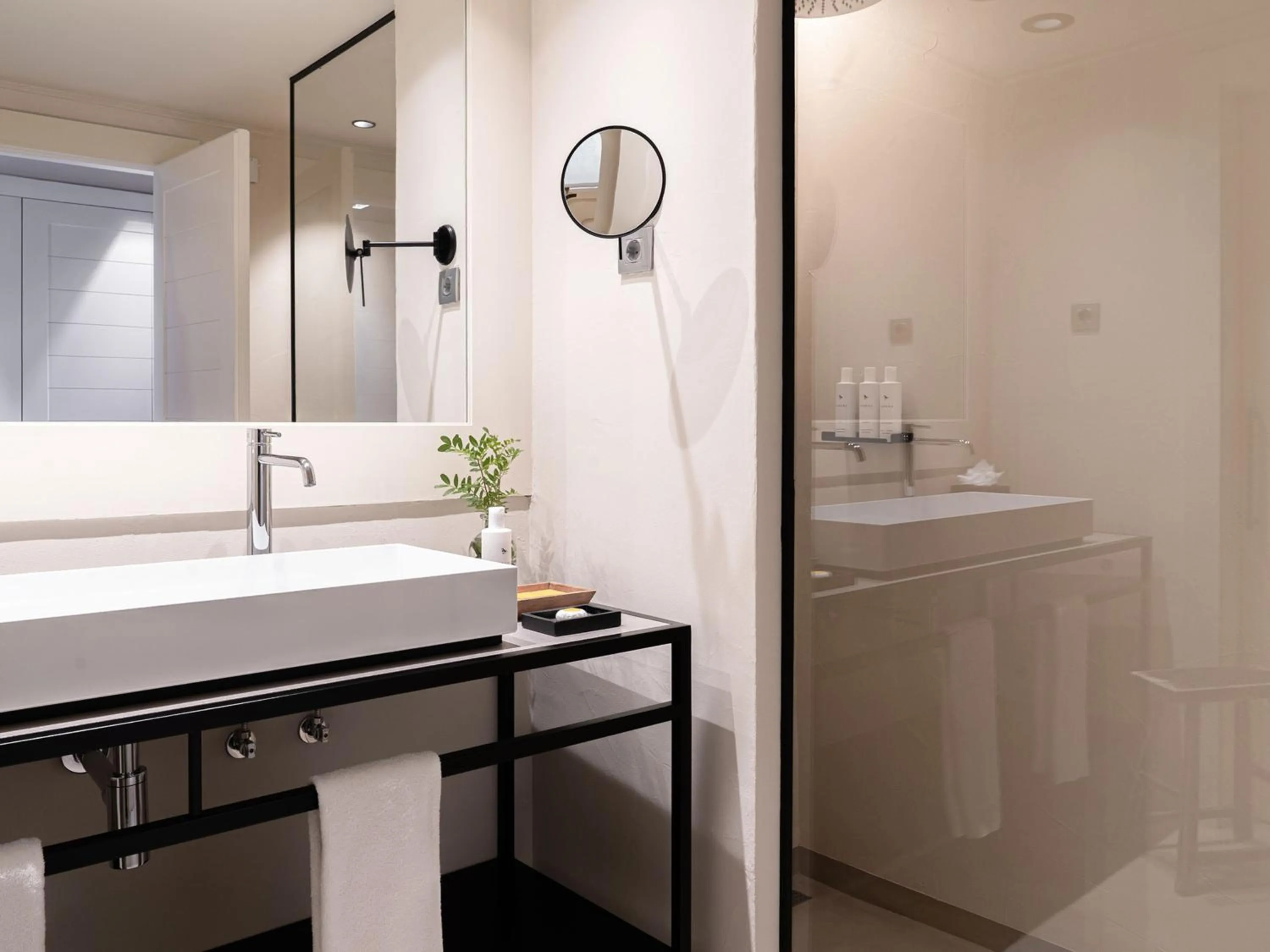 Bathroom in Mas de Torrent Hotel & Spa, Relais & Châteaux