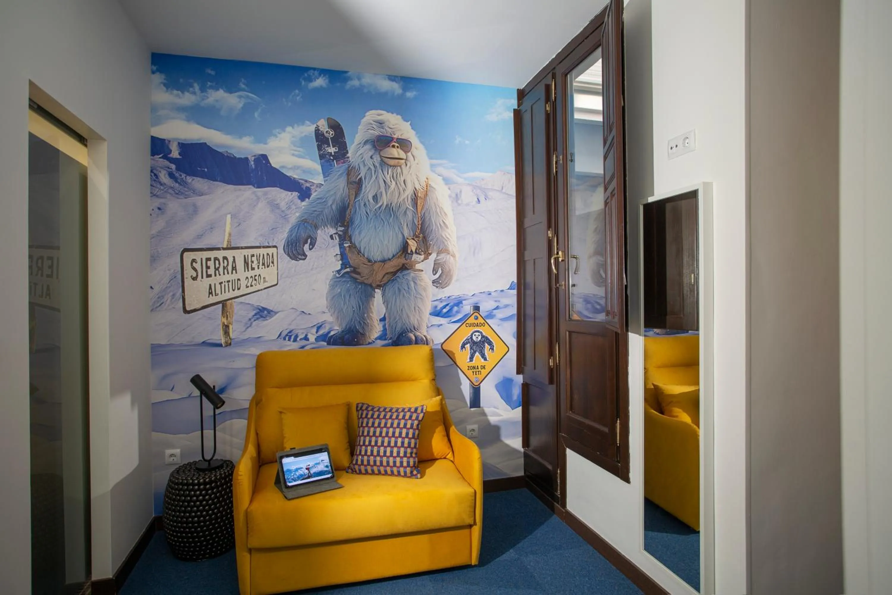 Photo of the whole room in Casual Ilbira Granada