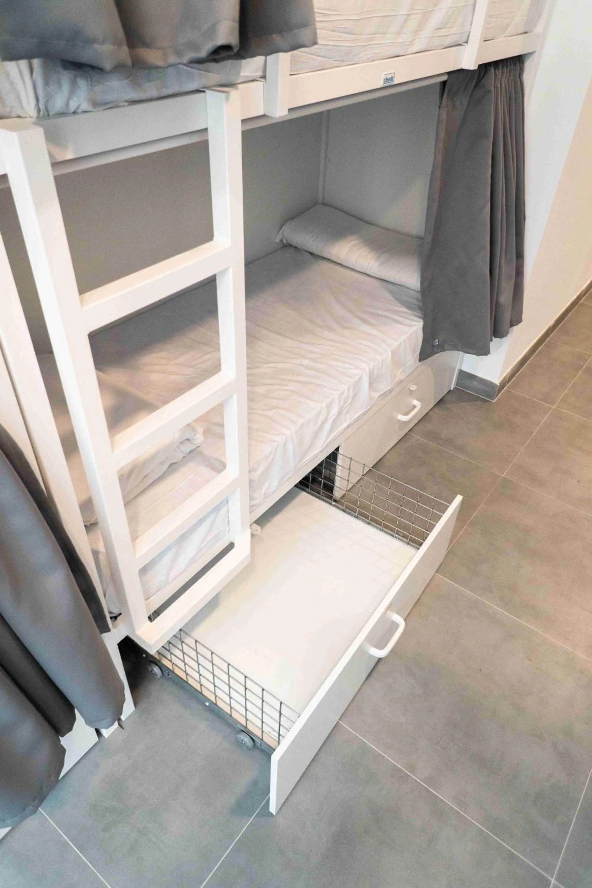 Shower, Bed in Sea Hostel Barcelona