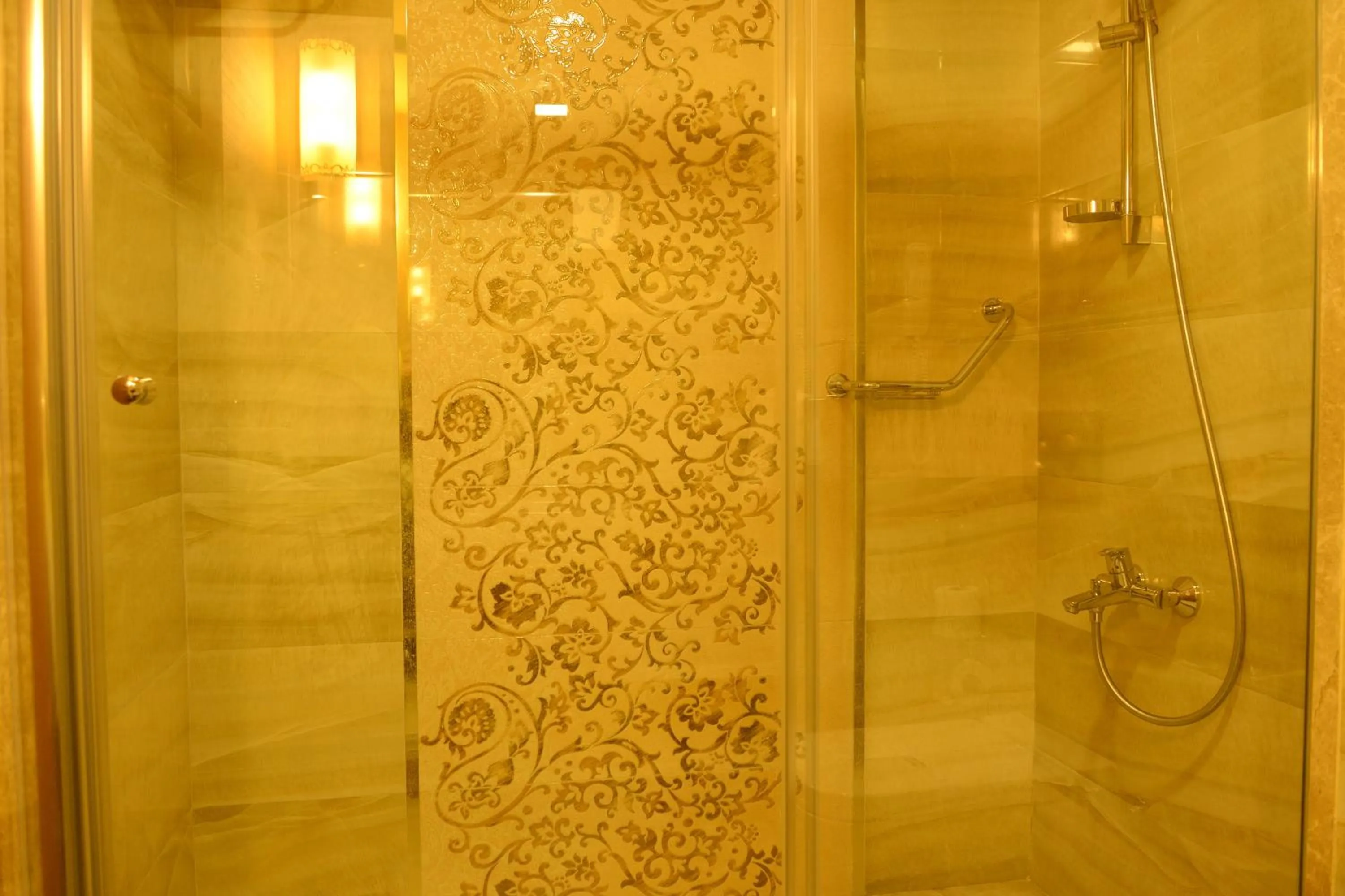 Shower in Fame Residence Goynuk