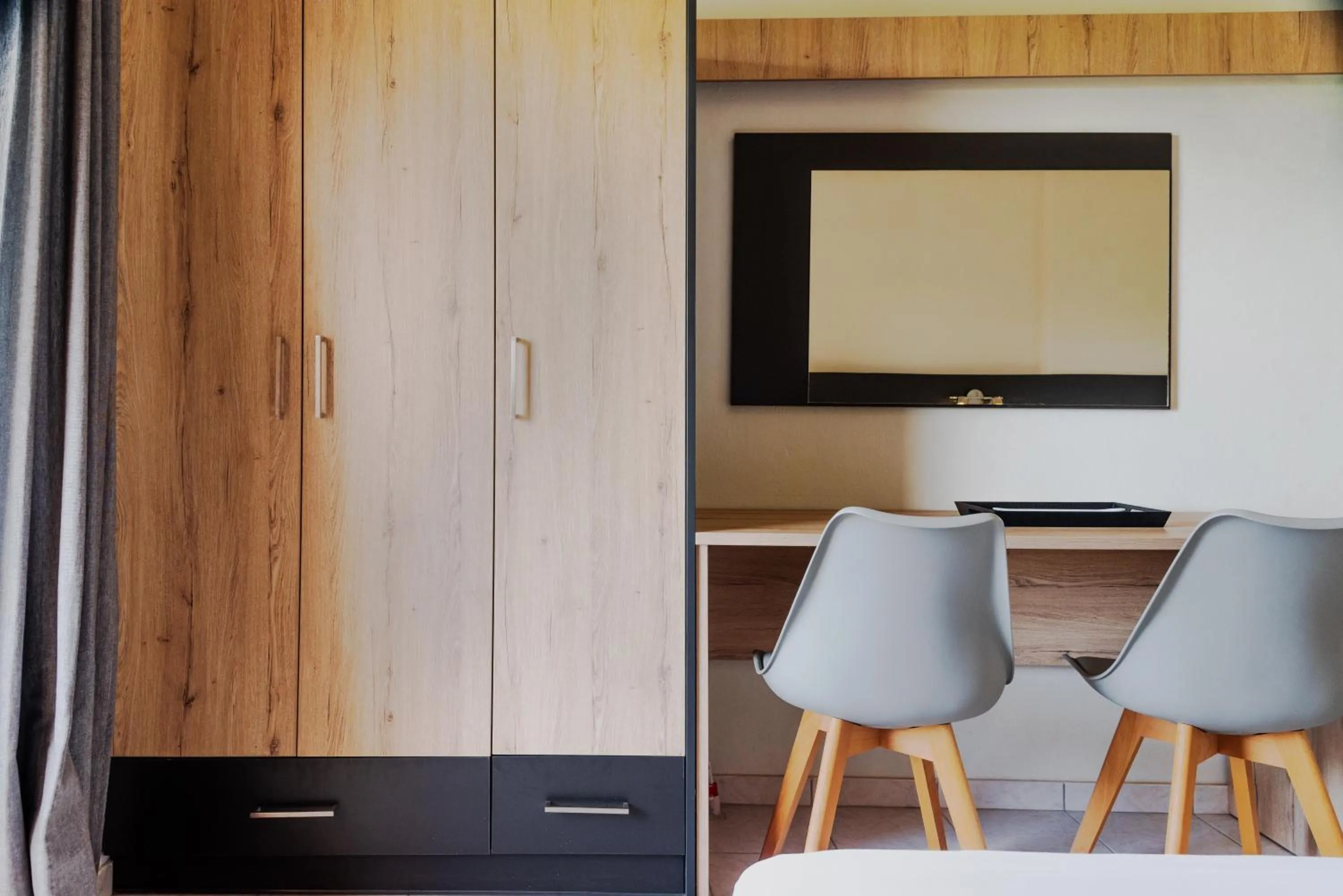 wardrobe in Riposo Studios & Apartments