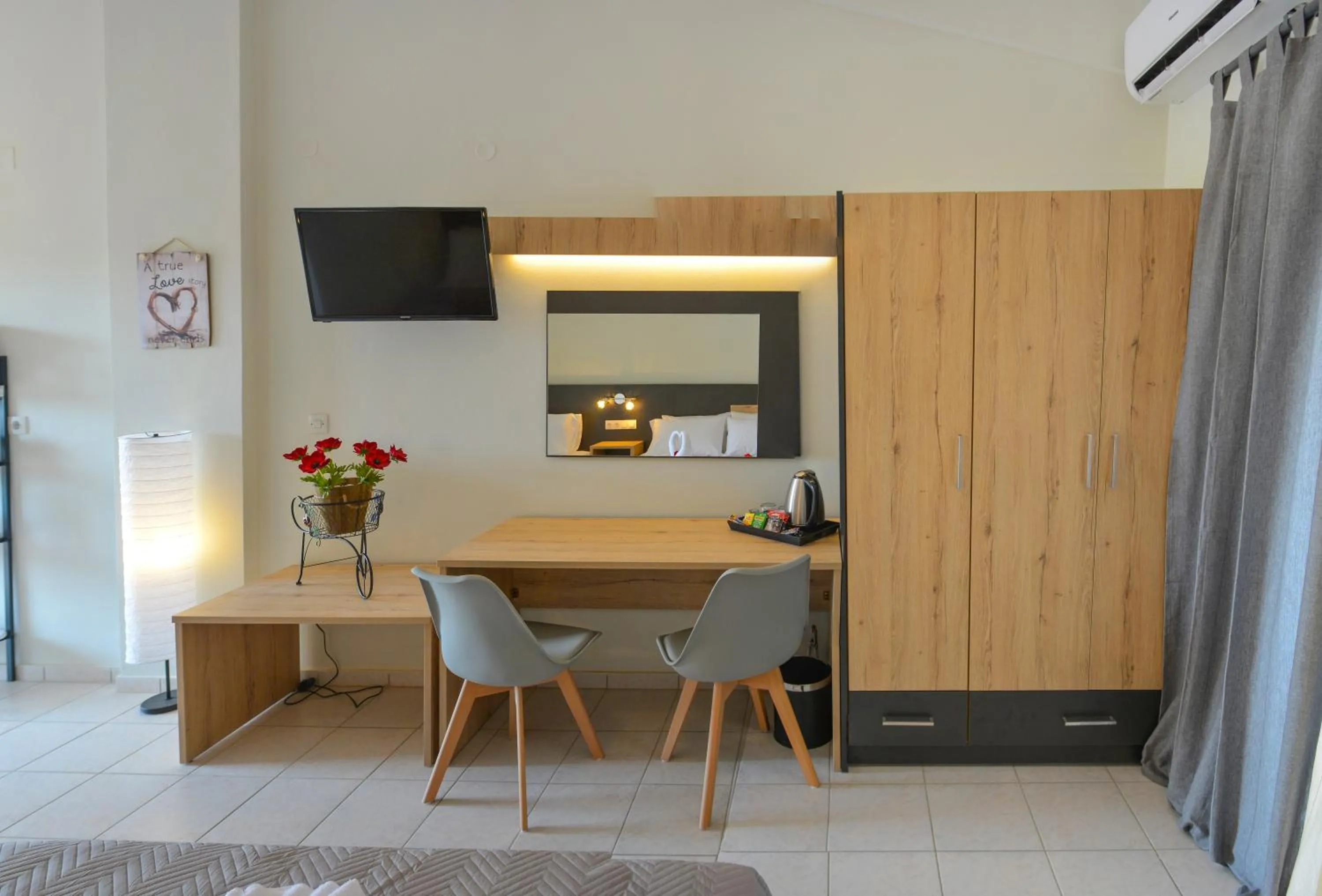 TV and multimedia in Riposo Studios & Apartments