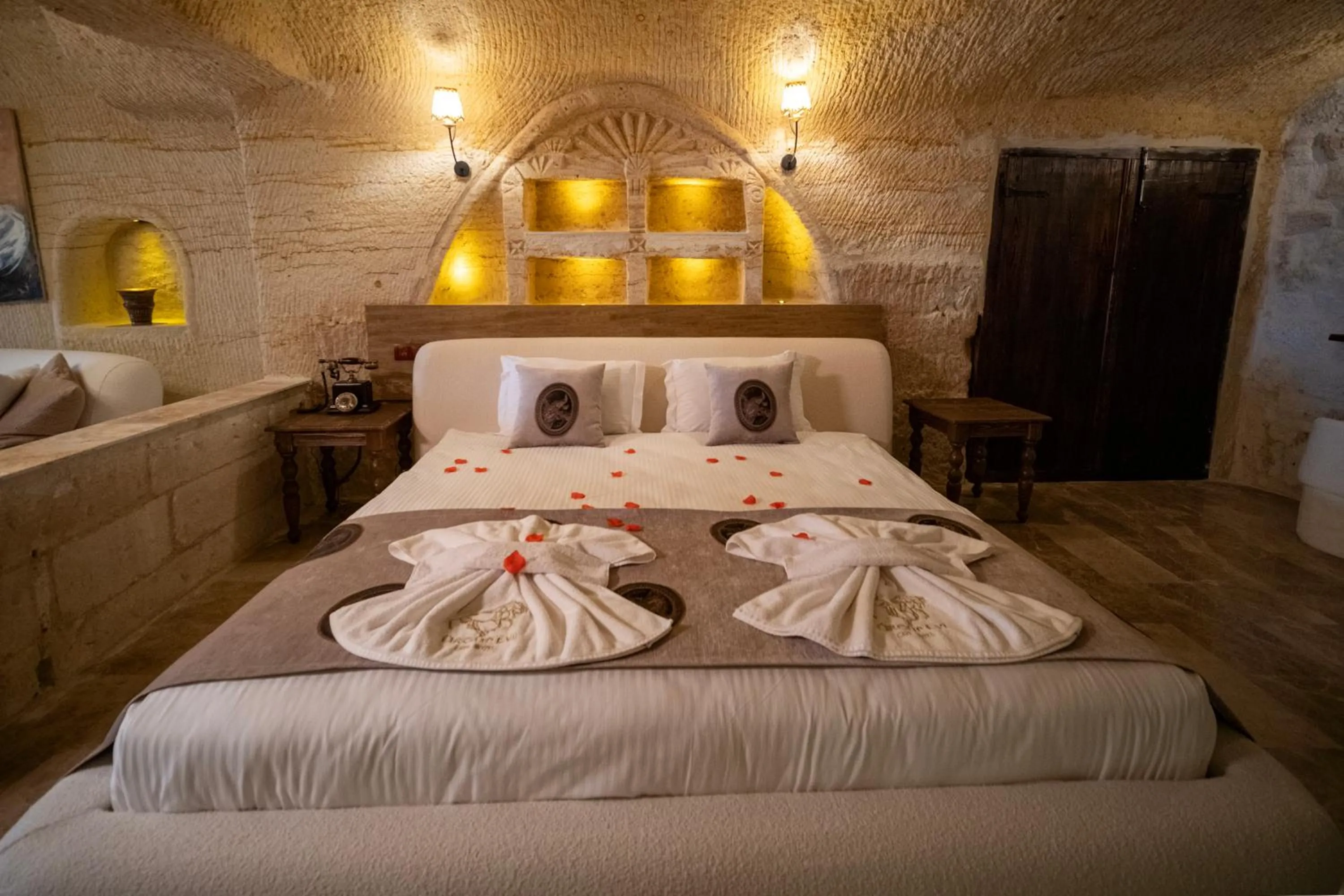 Bed in Urgup Evi Cave Hotel