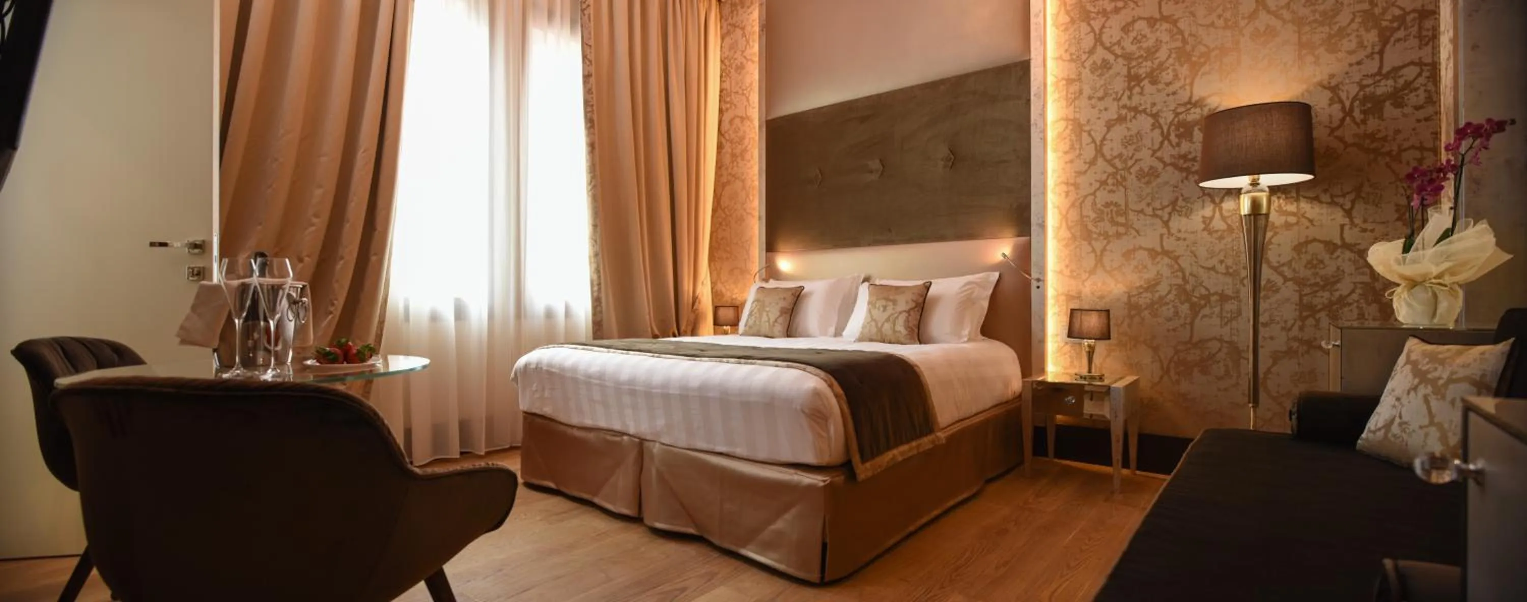 Photo of the whole room, Bed in Santa Croce Boutique Hotel