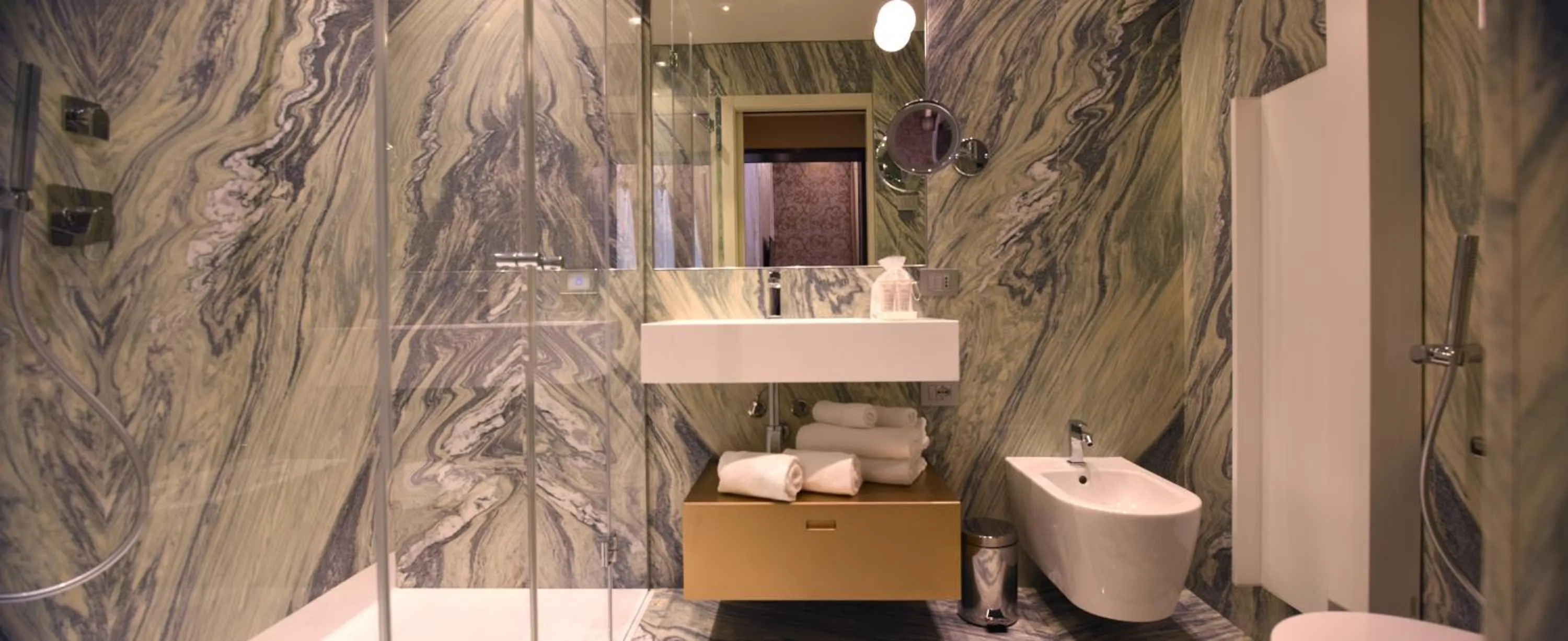 Shower in Santa Croce Boutique Hotel