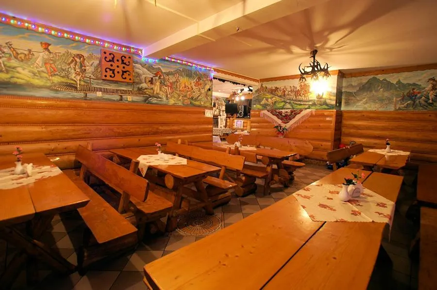 Dining area in "Harnaś" Ząb-Bustryk