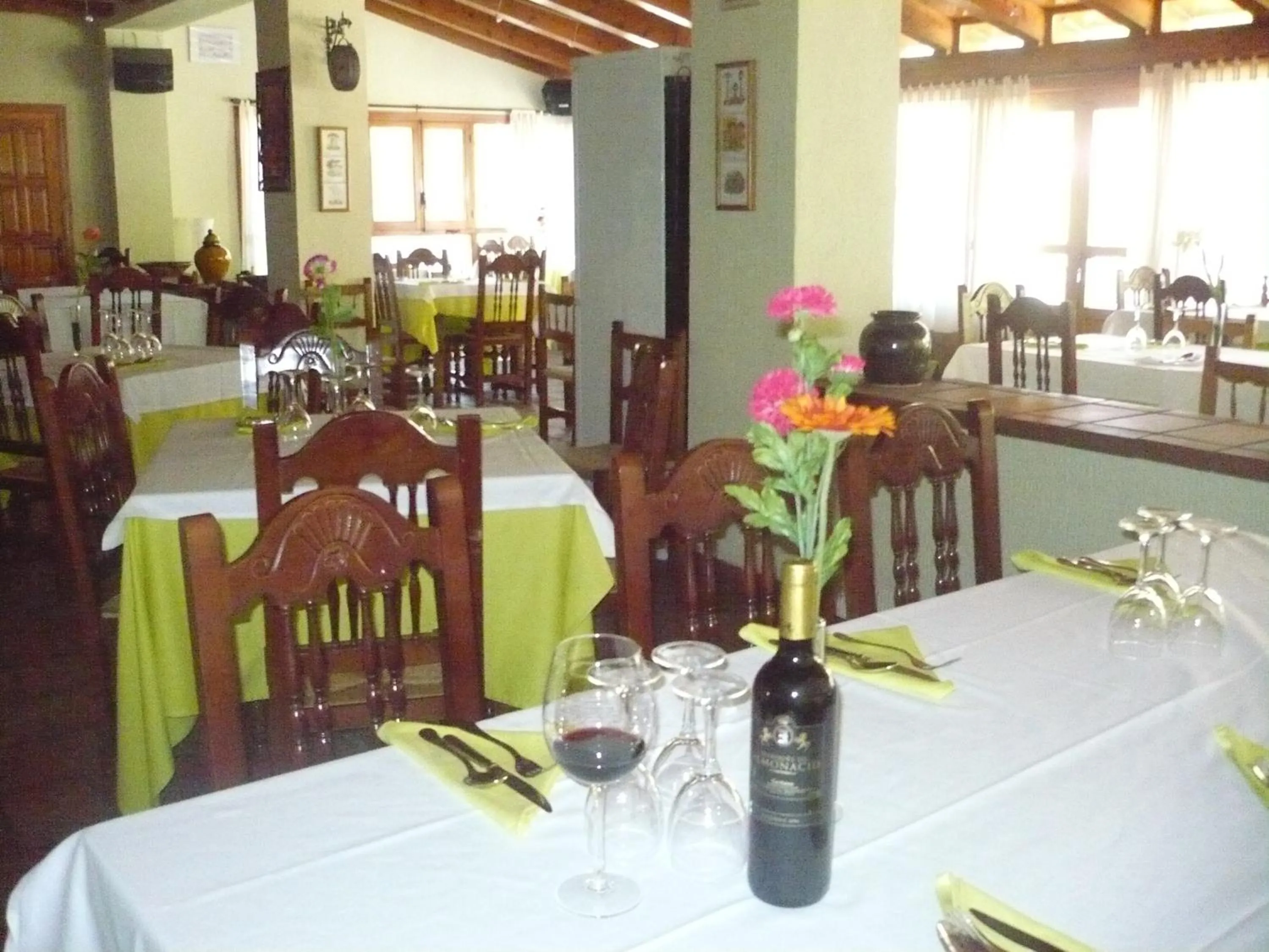 Restaurant/places to eat in Hotel Uña Serranía Encantada