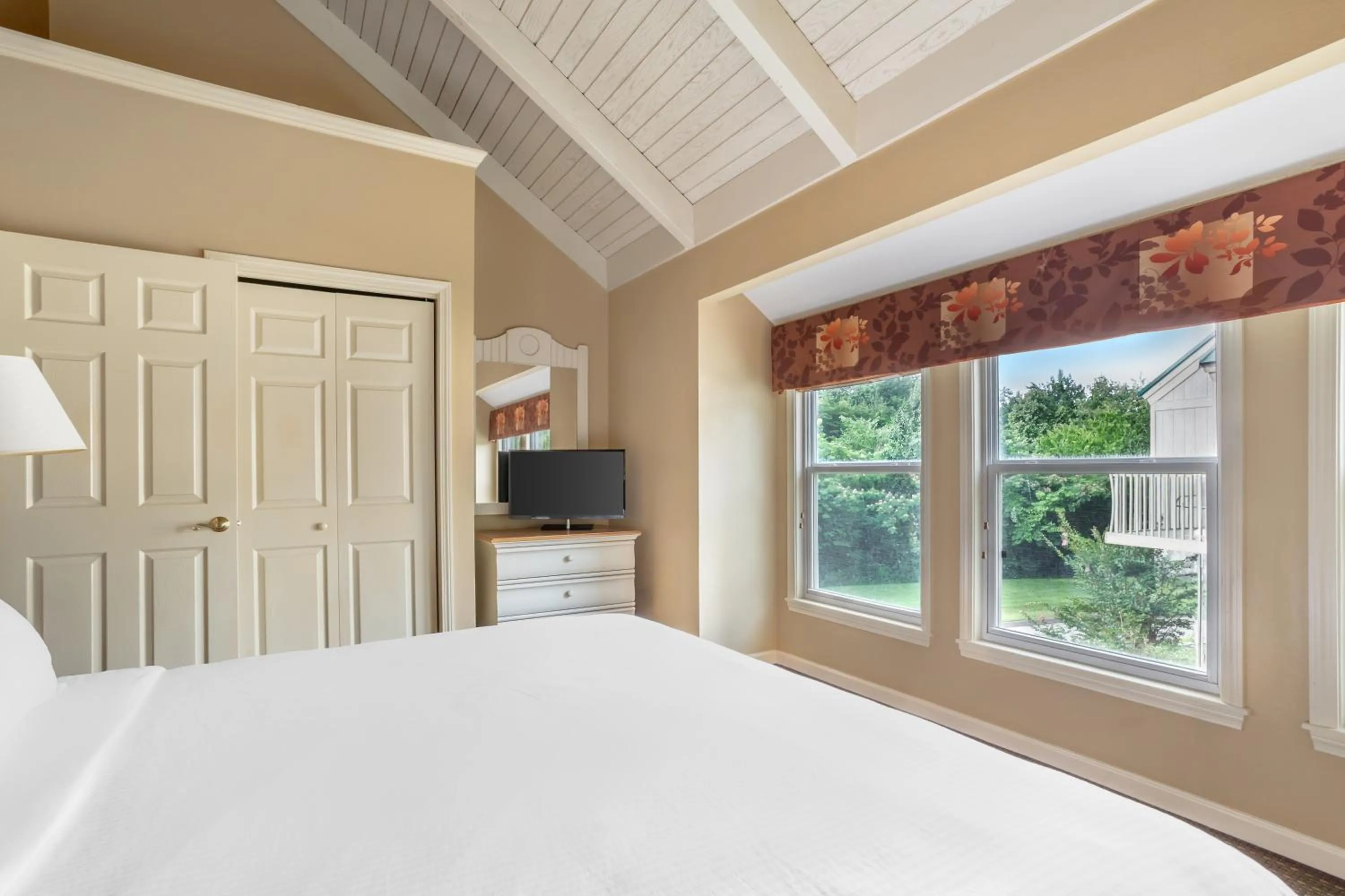 Bed in Sunrise Ridge Resort