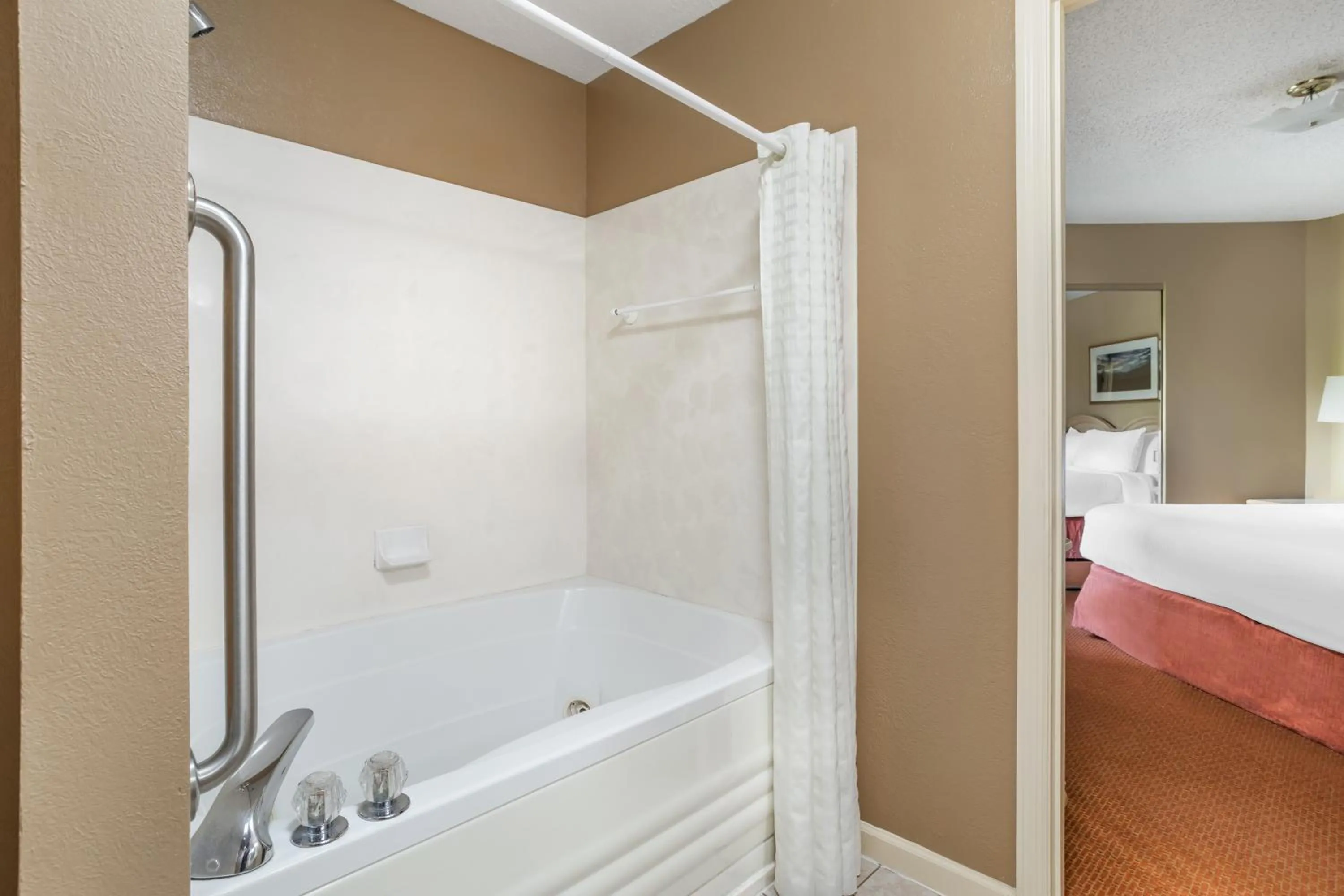 Shower, Bed in Sunrise Ridge Resort