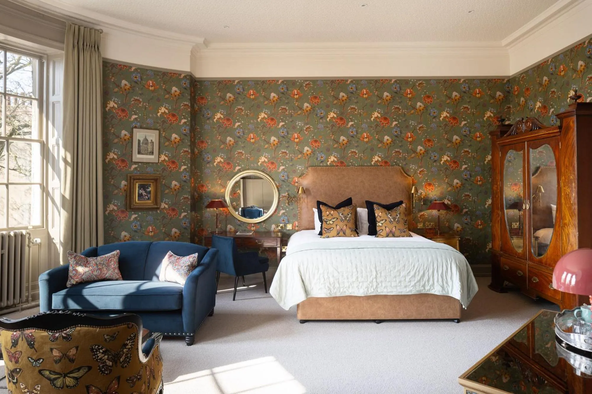 Bedroom, Bed in The Churchill Hotel