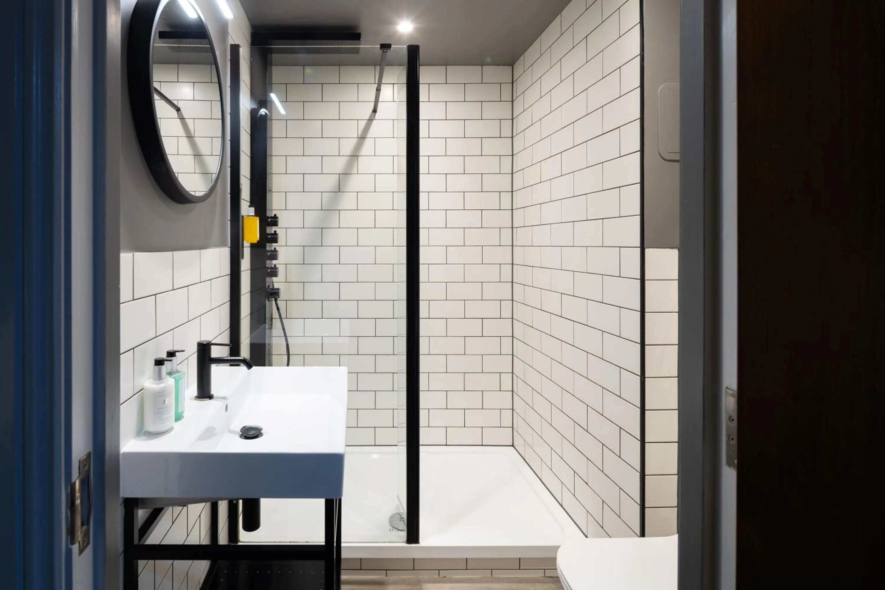 Shower in The Churchill Hotel