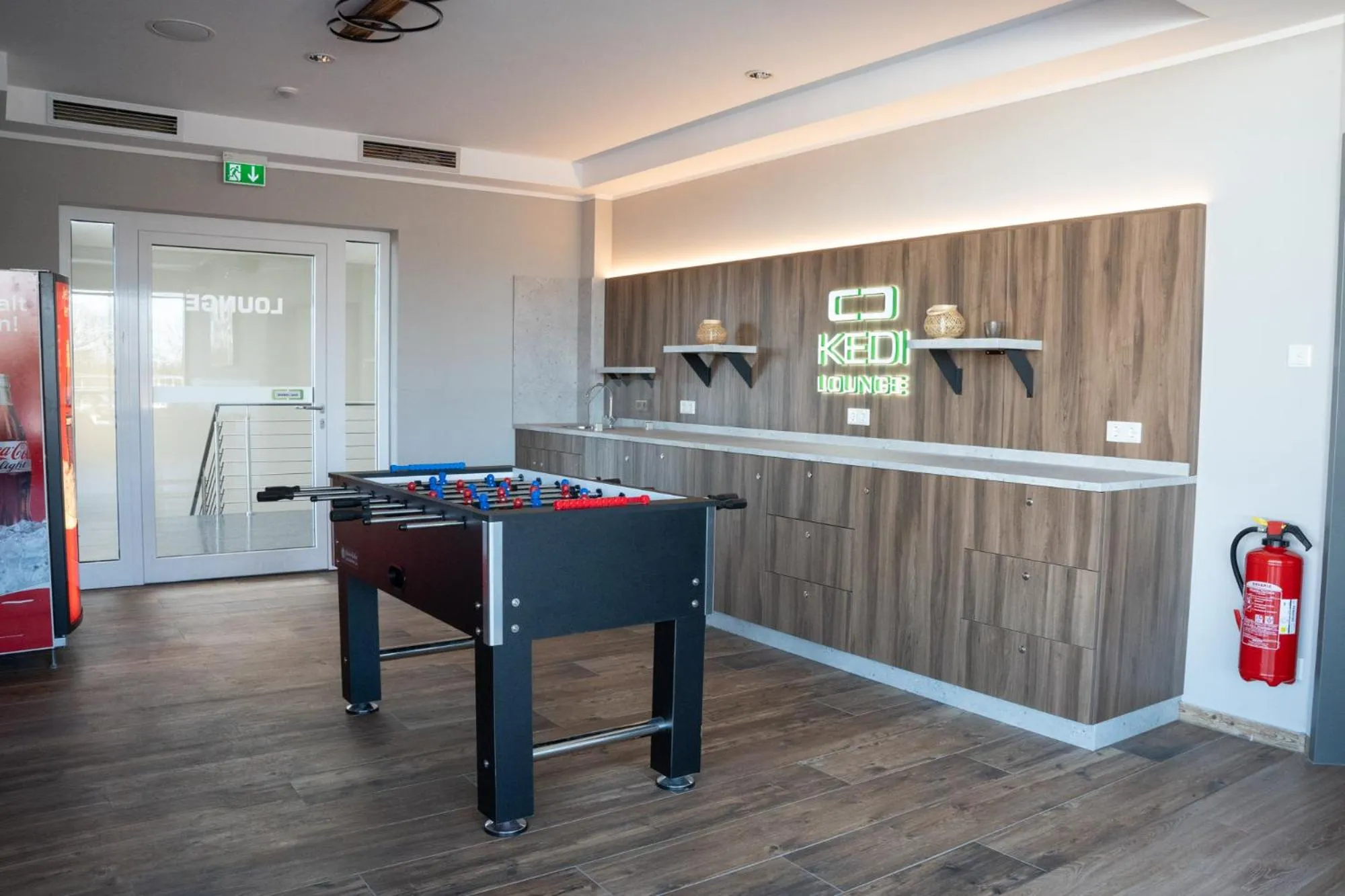 Communal lounge/ TV room in Kedi Hotel Papenburg