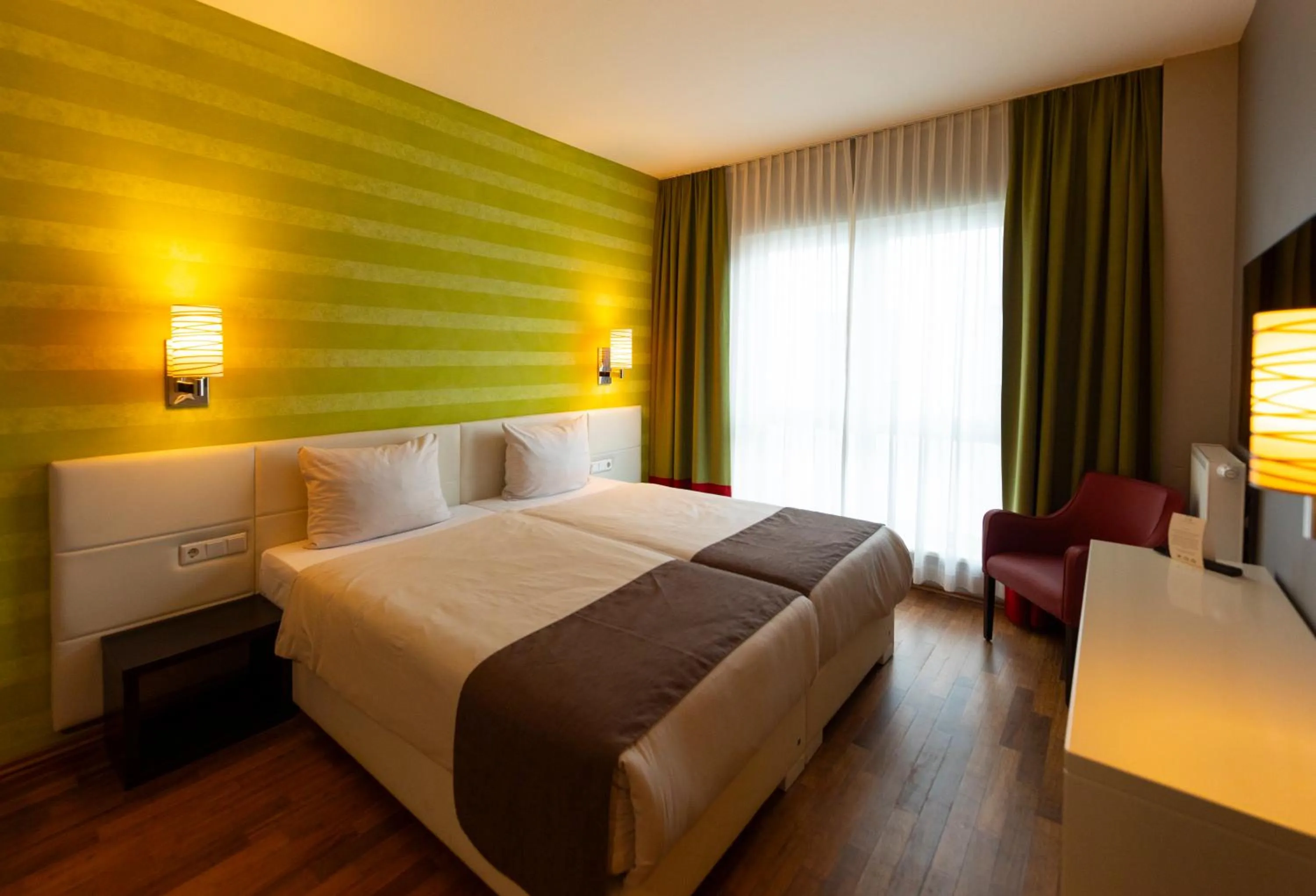 Photo of the whole room, Bed in Kedi Hotel Papenburg
