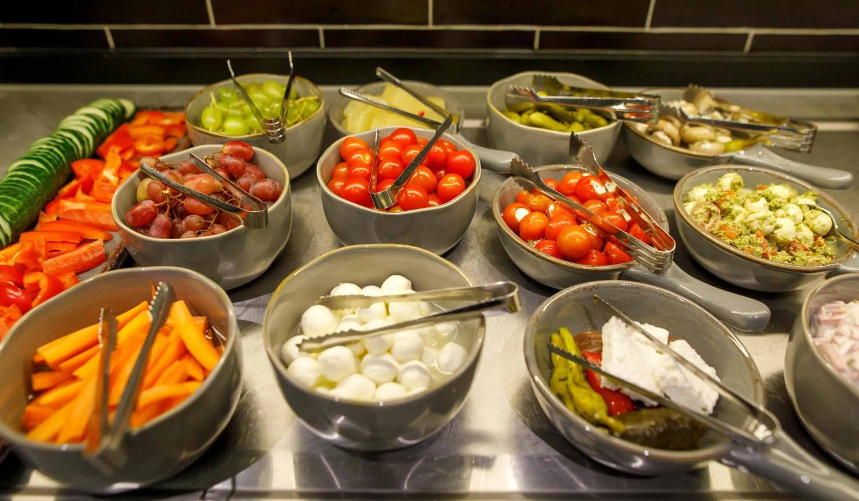 Buffet breakfast in Kedi Hotel Papenburg