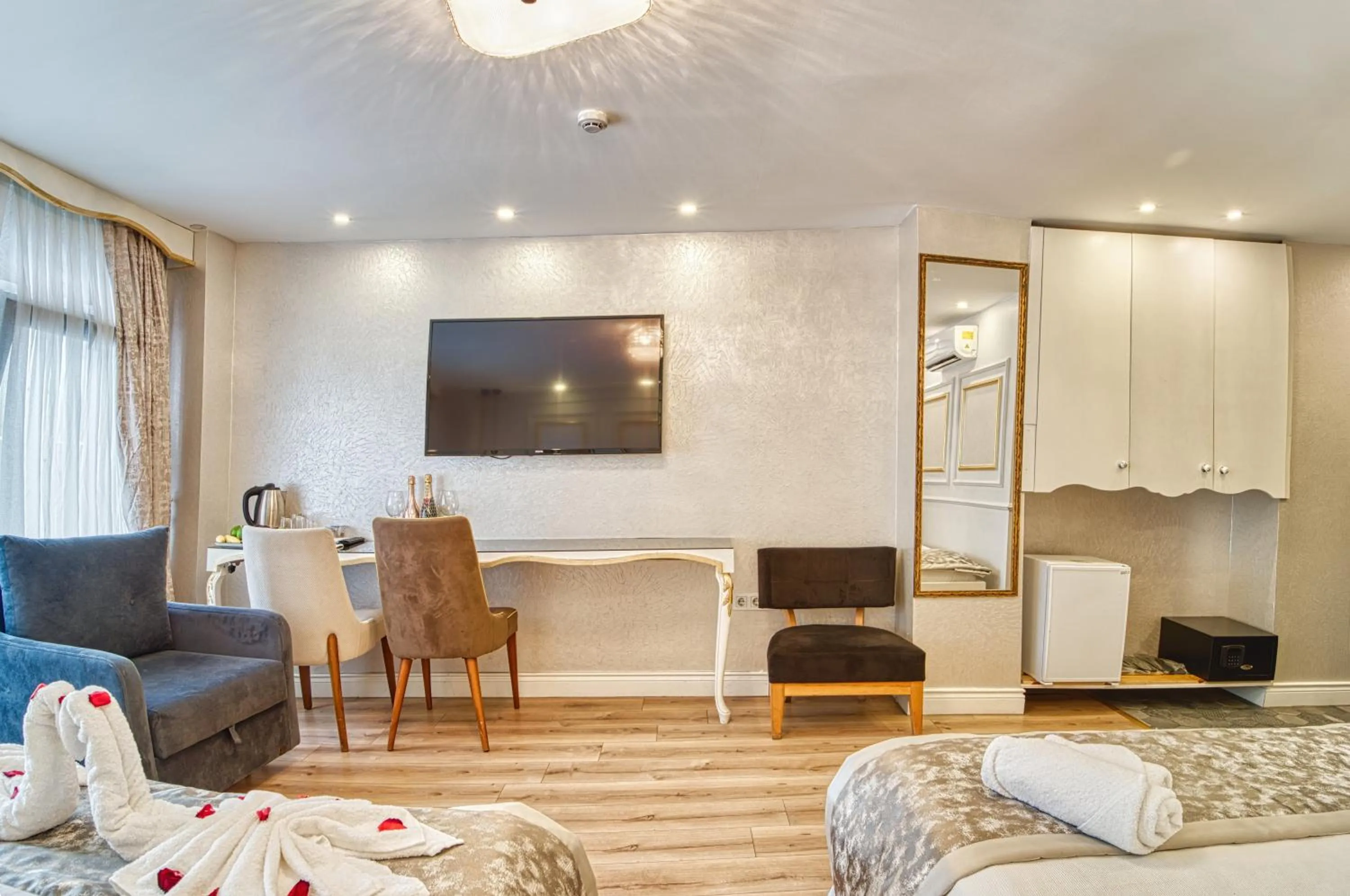 TV and multimedia in Sirkeci Ersu Hotel & SPA