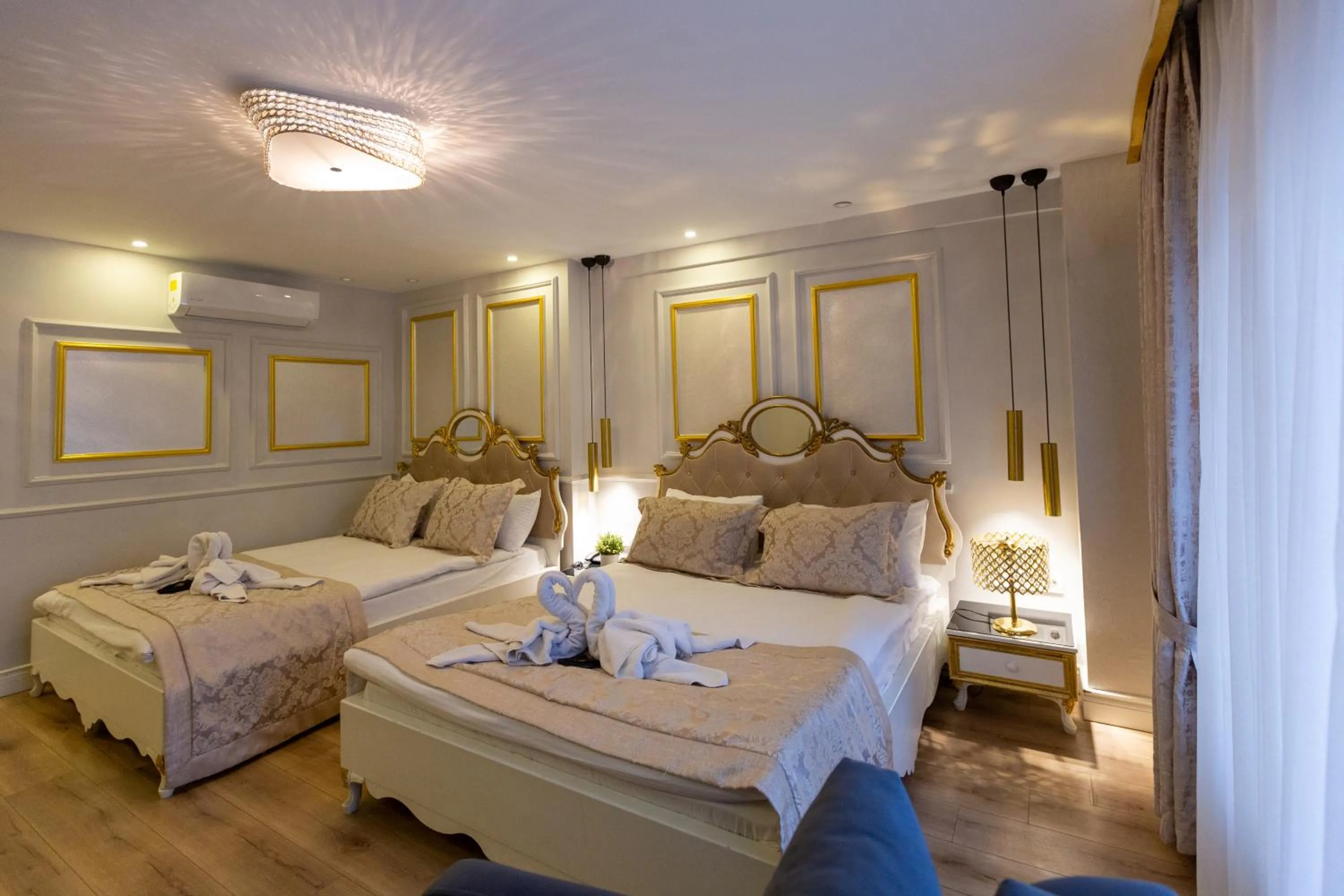 Seating area, Bed in Sirkeci Ersu Hotel & SPA