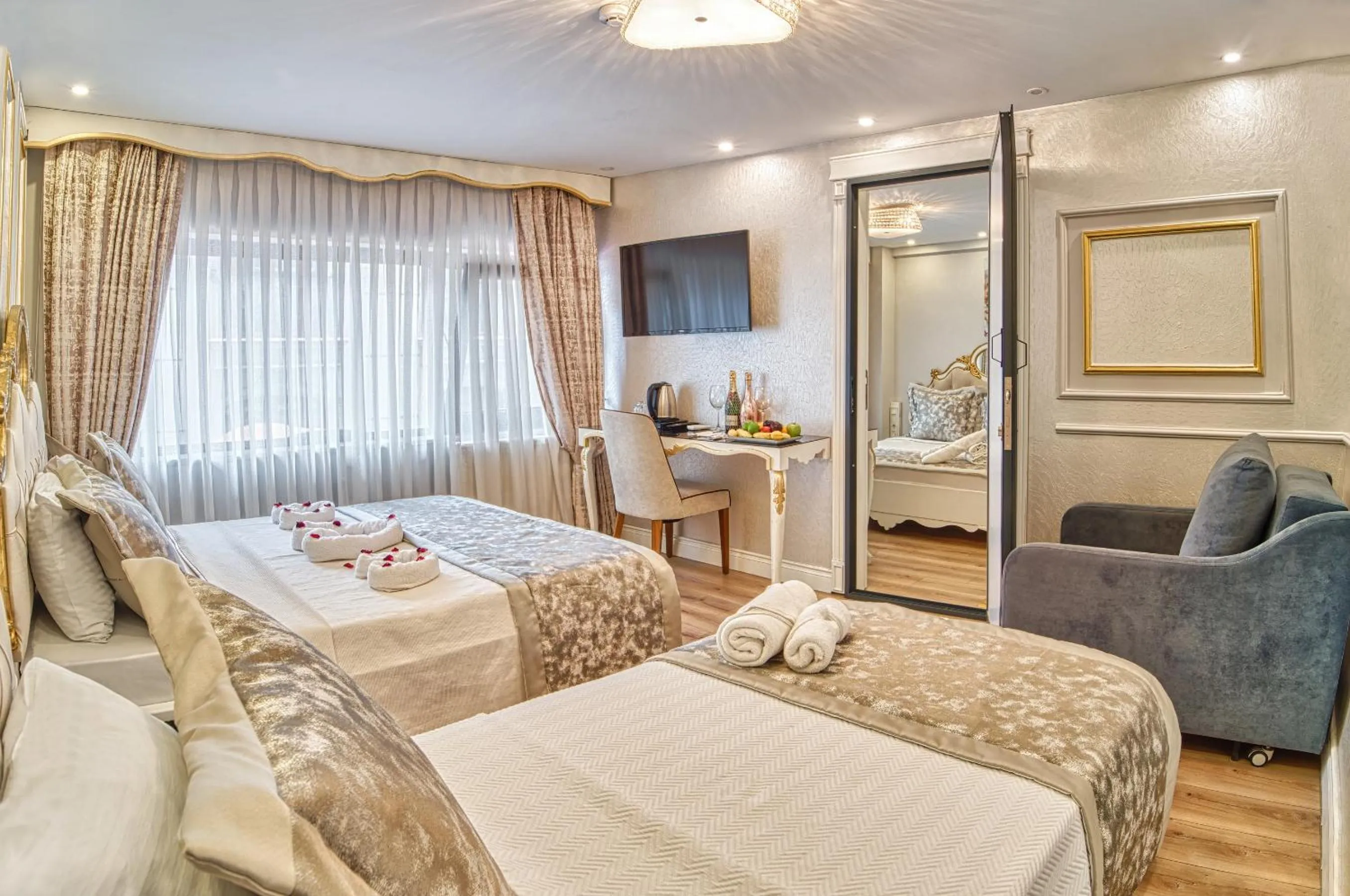 Living room, Bed in Sirkeci Ersu Hotel & SPA