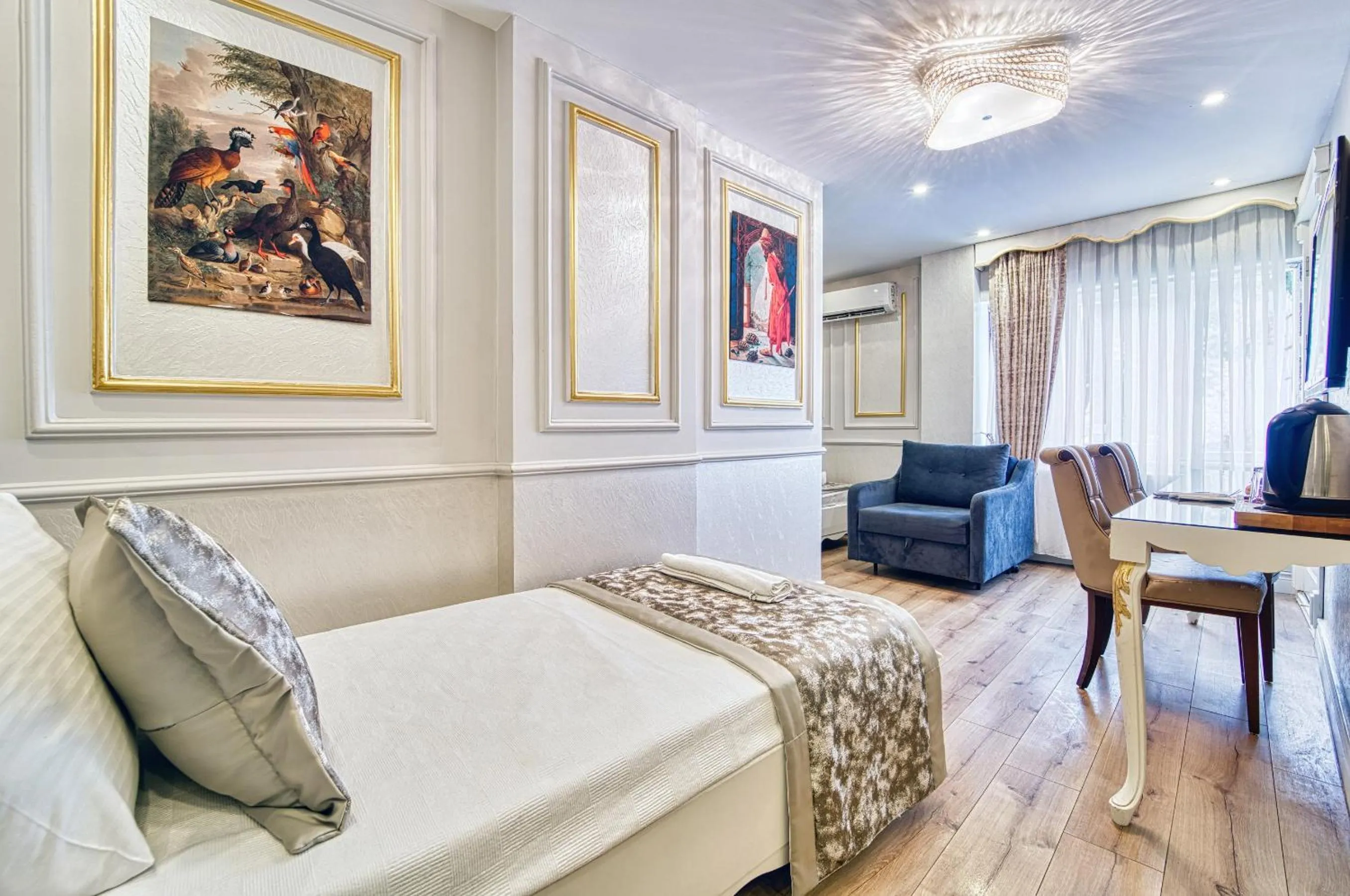 Photo of the whole room, Bed in Sirkeci Ersu Hotel & SPA