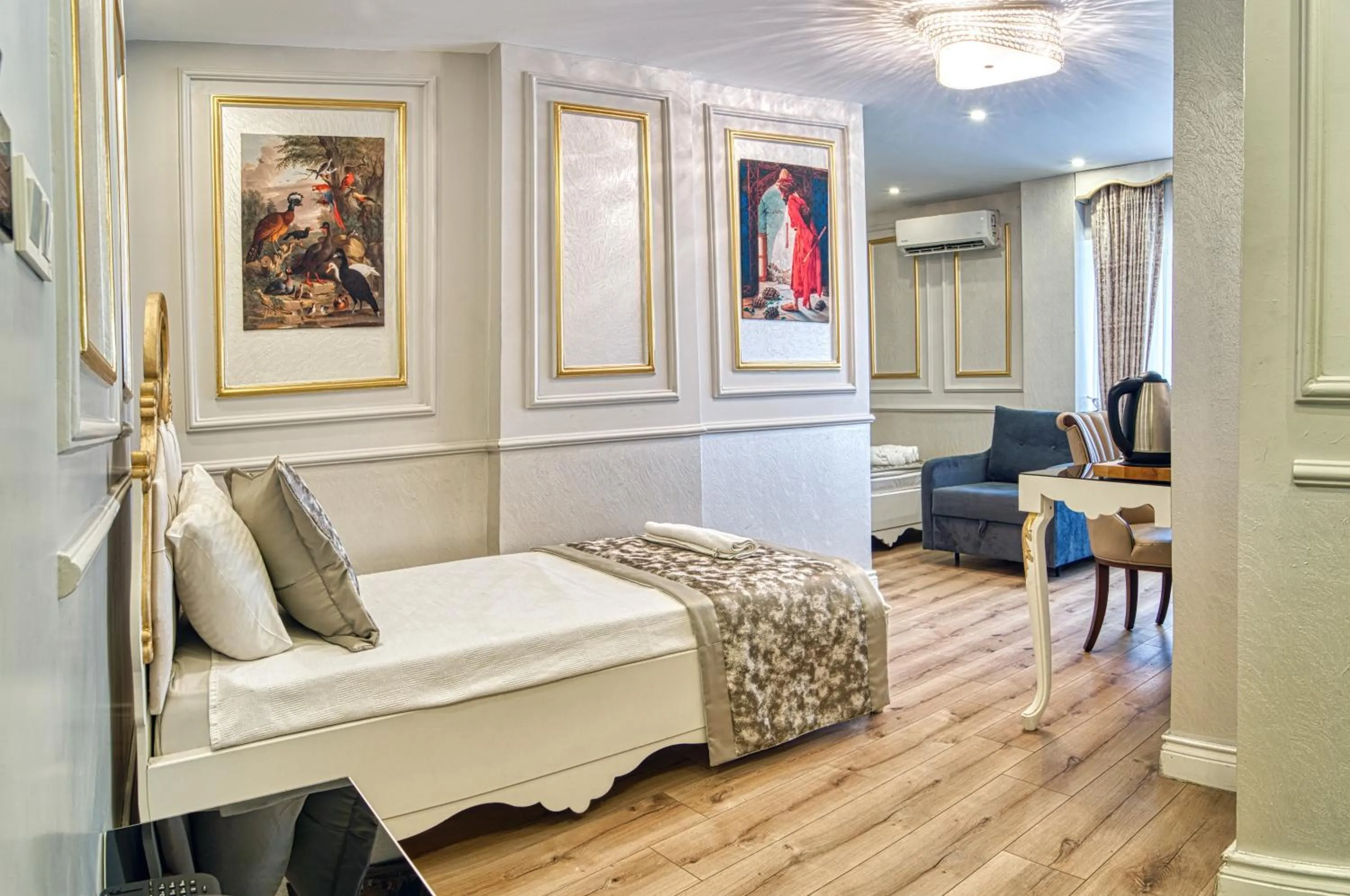 Photo of the whole room, Bed in Sirkeci Ersu Hotel & SPA