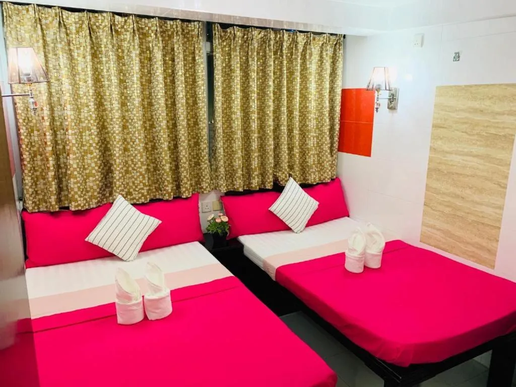 Toilet, Bed in Delta Lounge