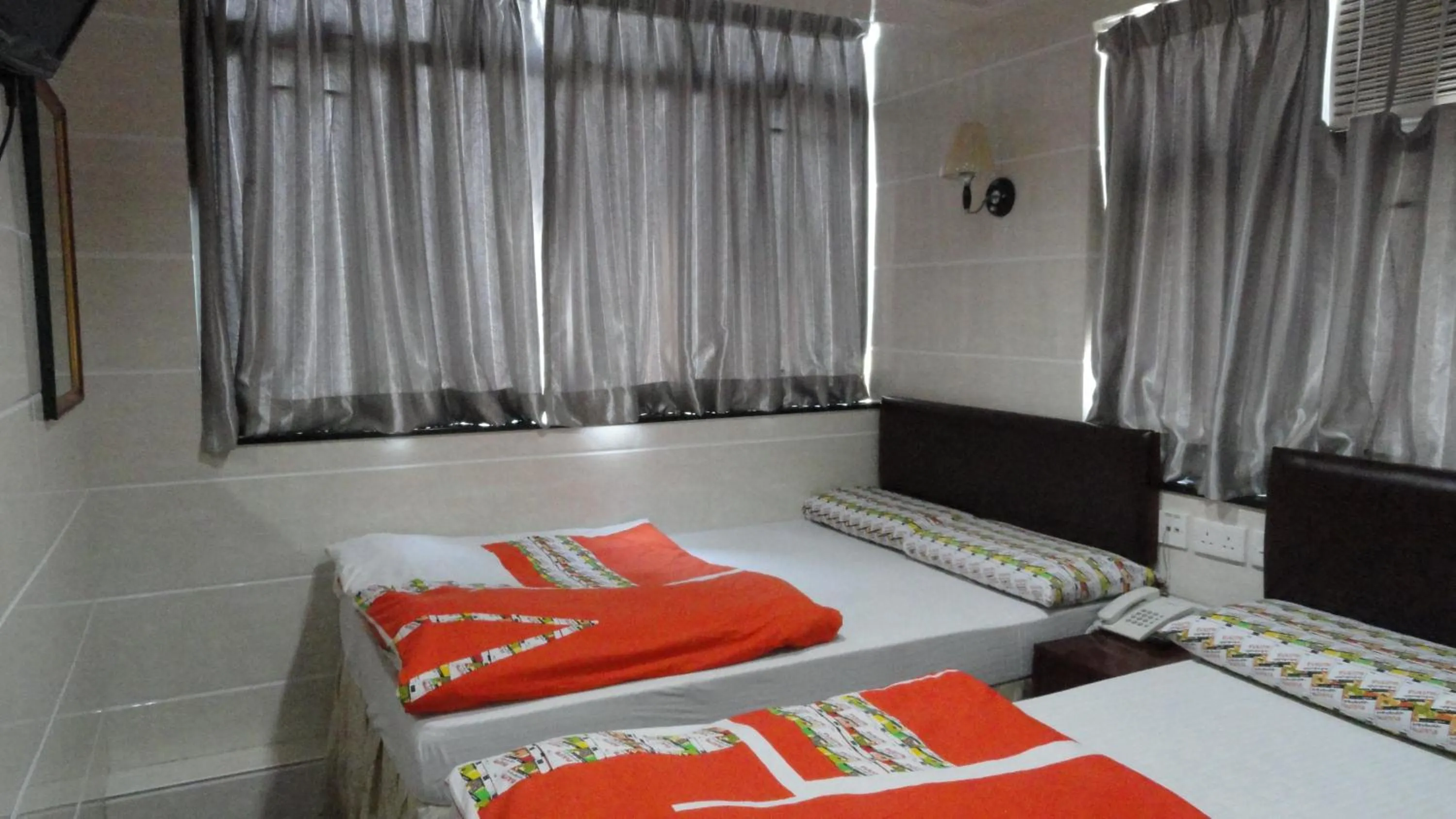 Bedroom, Bed in Delta Lounge