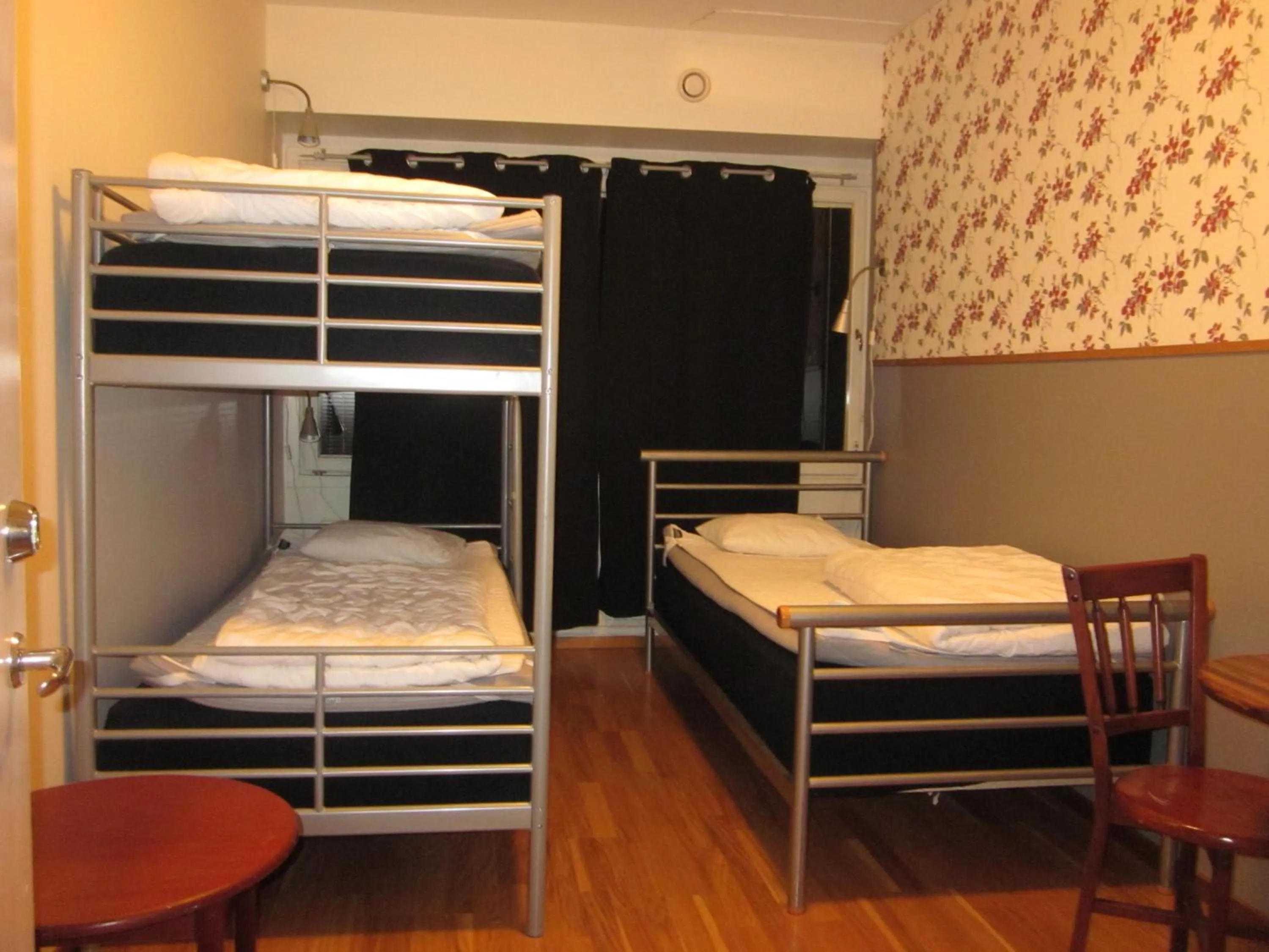 bunk bed, Bed in Delta Lounge