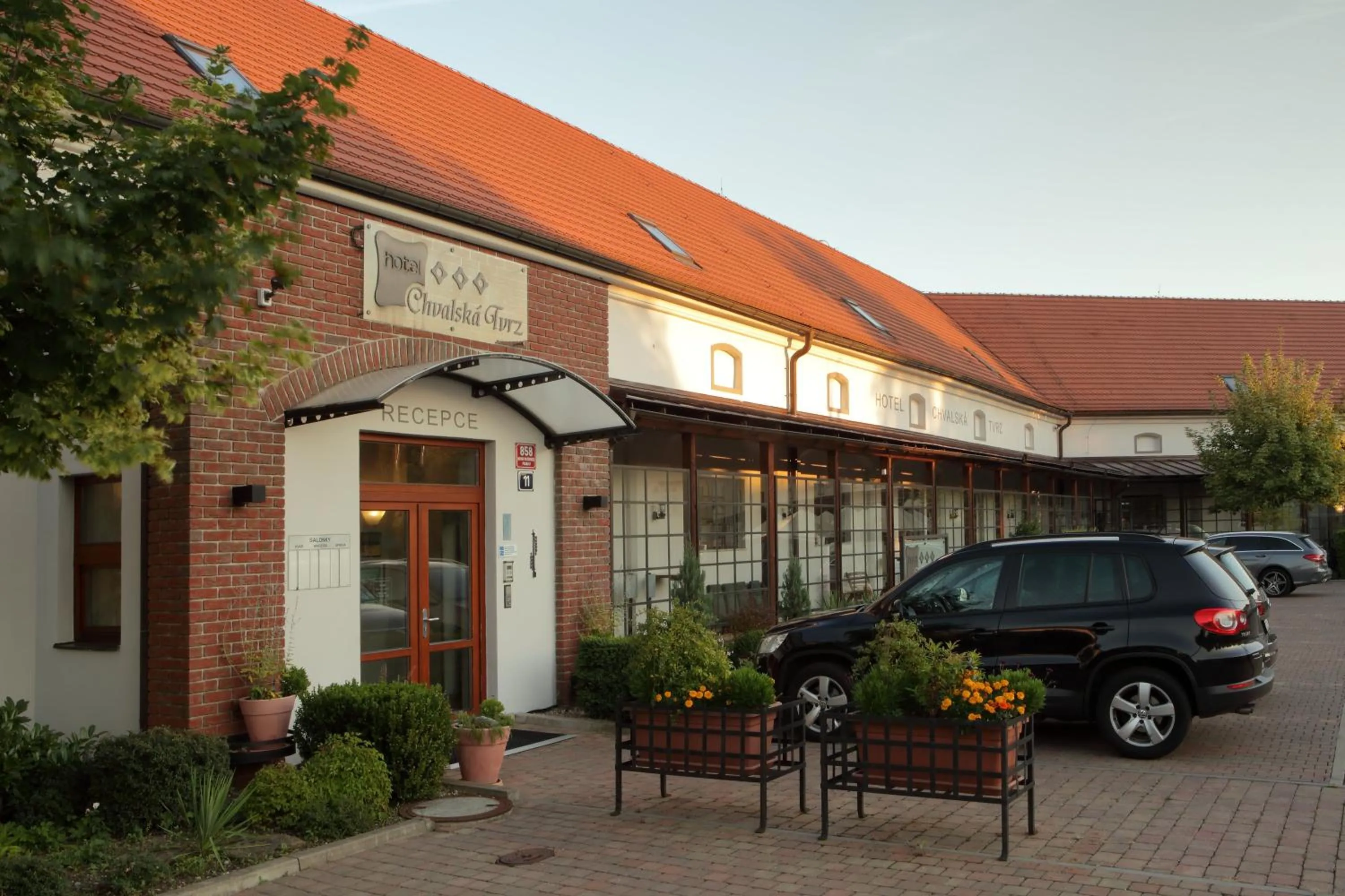 Facade/entrance in Hotel Chvalská Tvrz