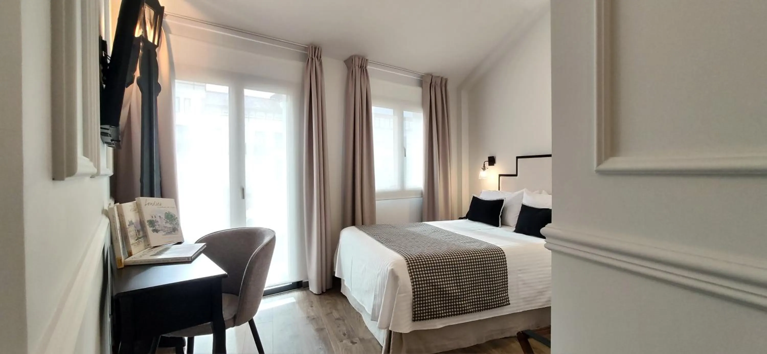 Bed in Le Petit Boutique Hotel