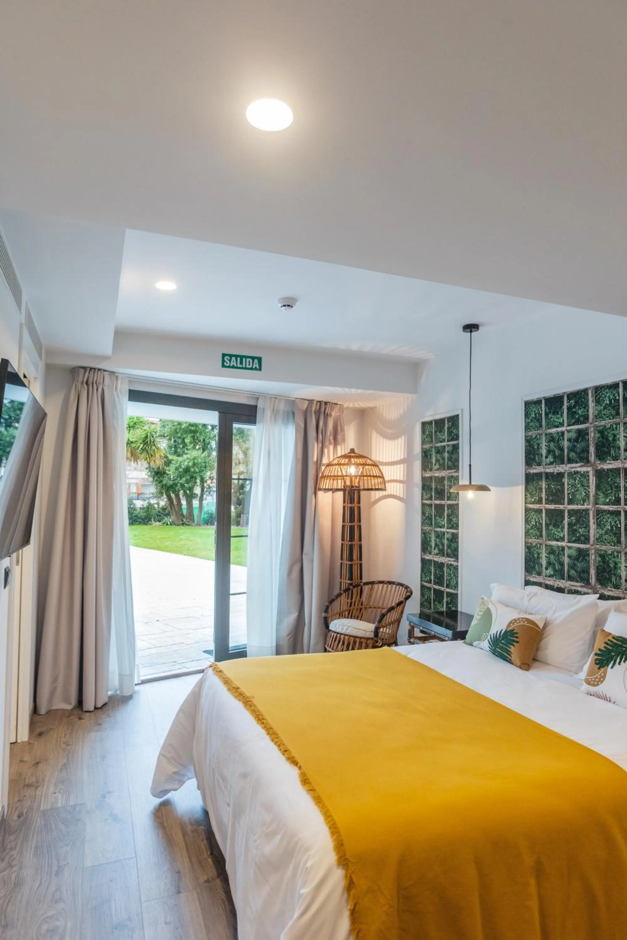 Garden view, Bed in Le Petit Boutique Hotel