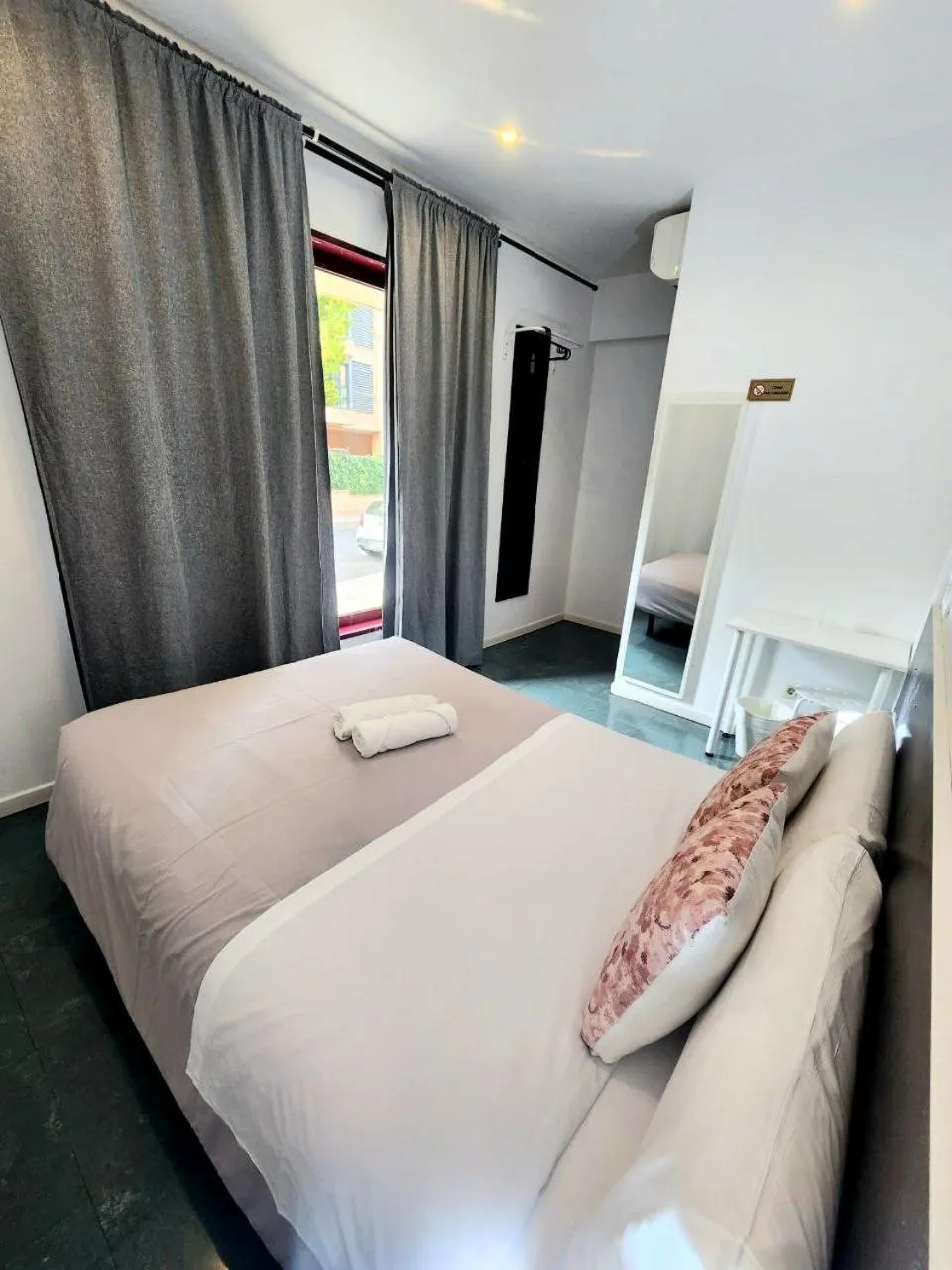 Bed in AYZ Javier Cabrini - Auto check-in property