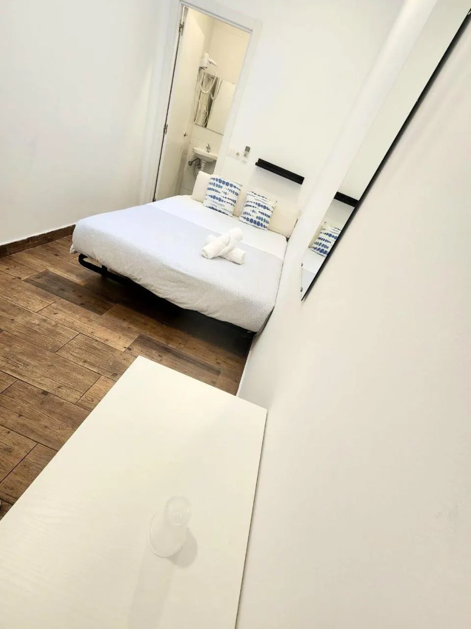 Bed in AYZ Javier Cabrini - Auto check-in property