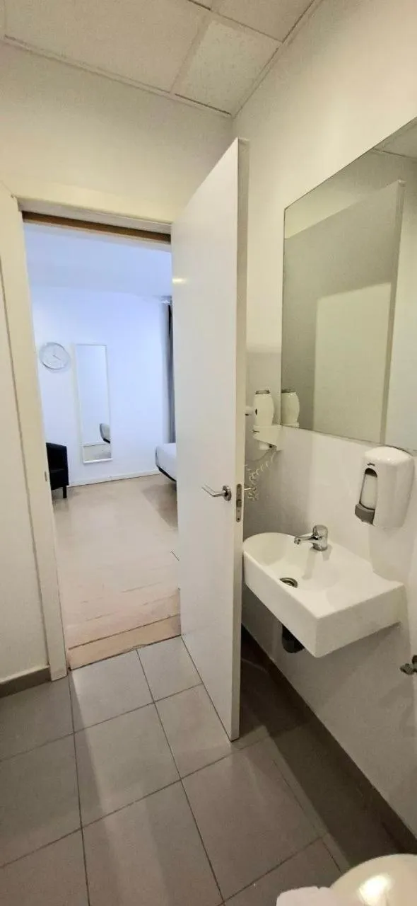 AYZ Javier Cabrini - Auto check-in property