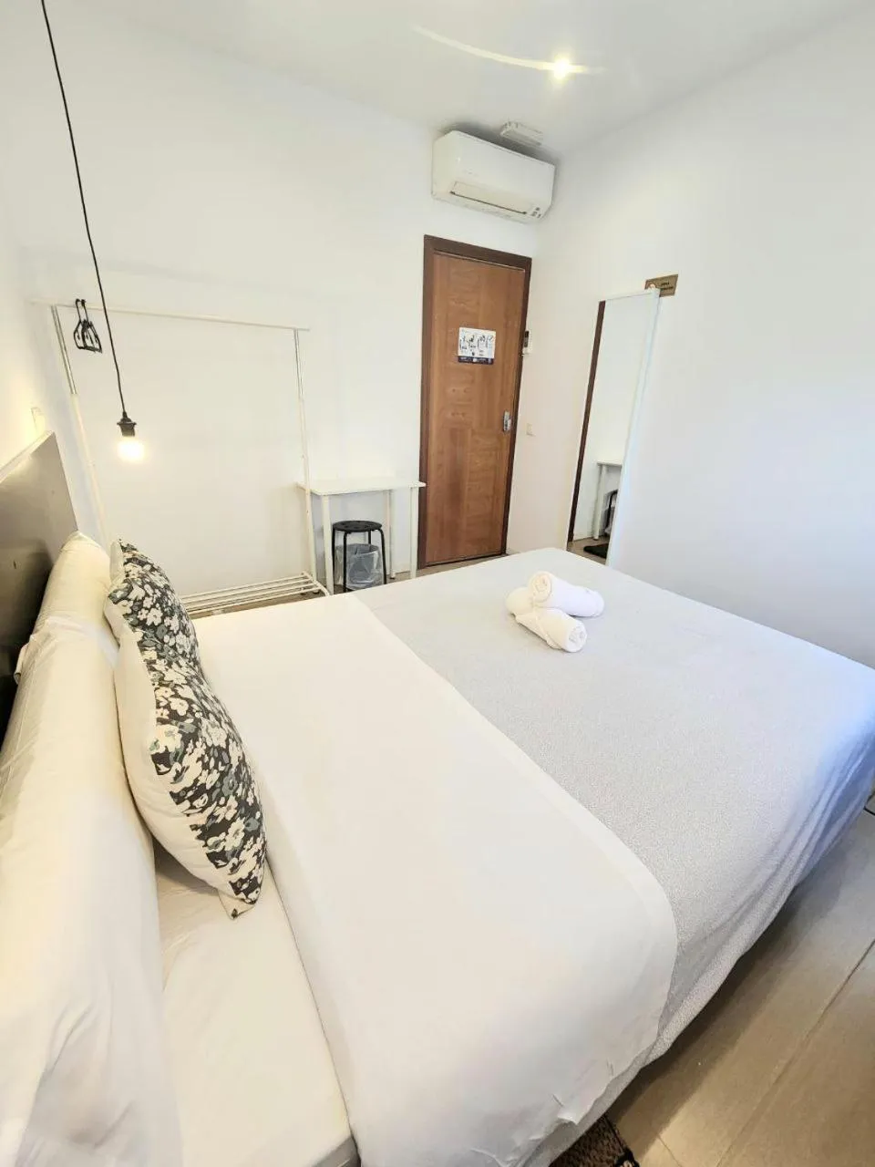 Bed in AYZ Javier Cabrini - Auto check-in property