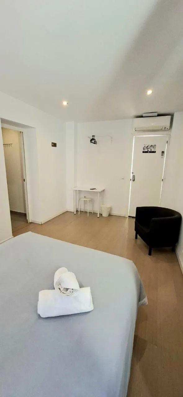 Bed in AYZ Javier Cabrini - Auto check-in property