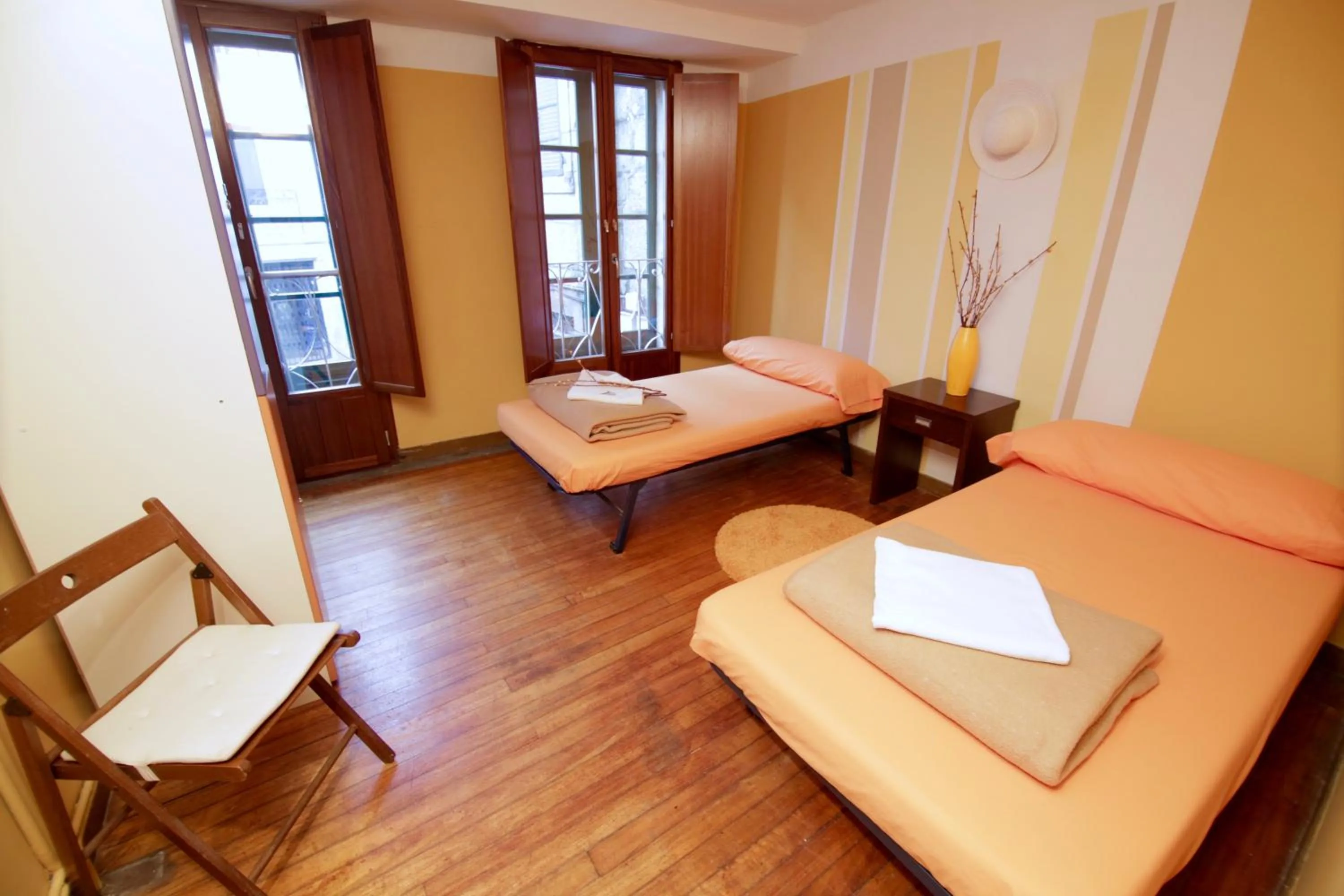 Photo of the whole room, Bed in Albergue O Fogar de Teodomiro