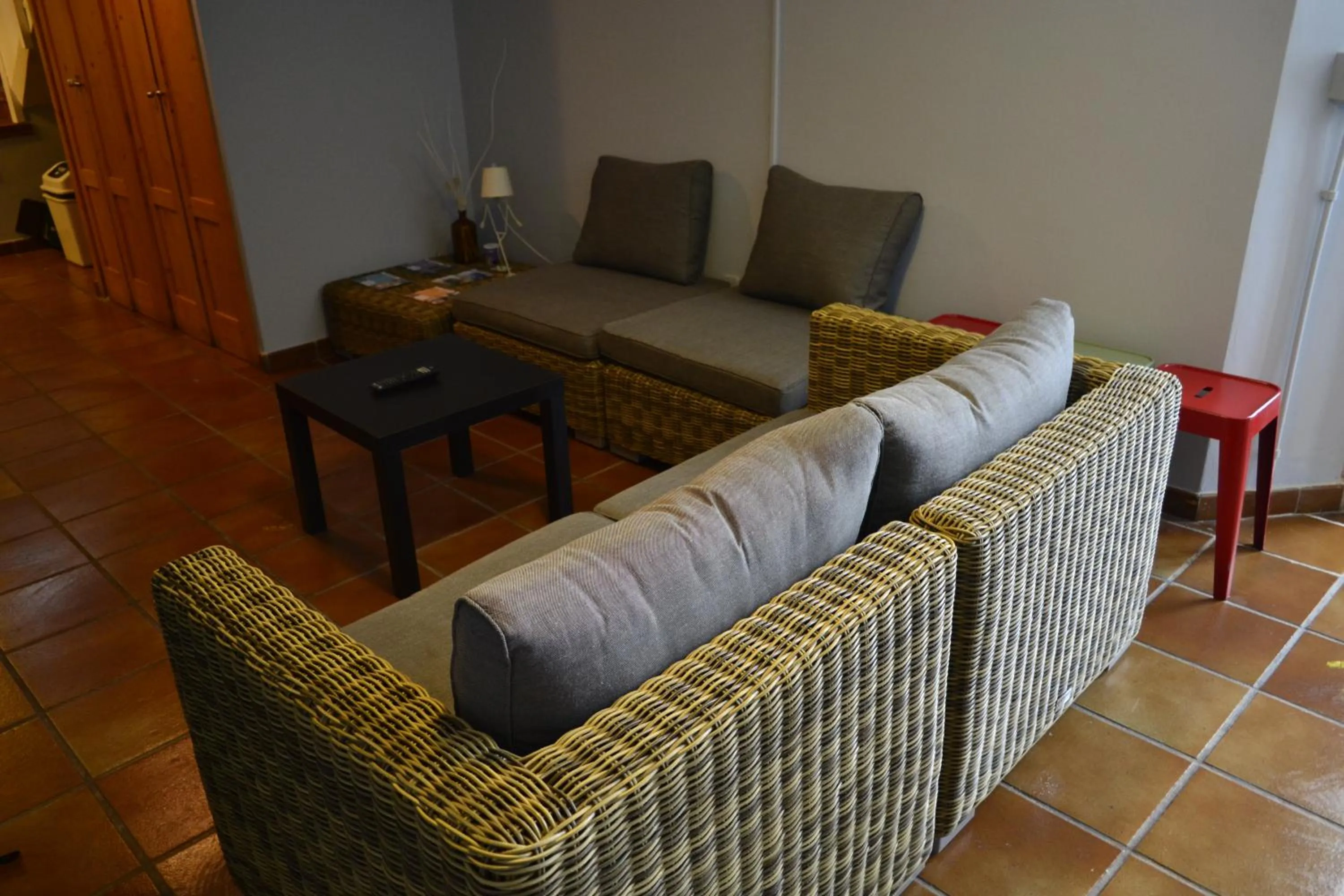 Communal lounge/ TV room in Albergue O Fogar de Teodomiro