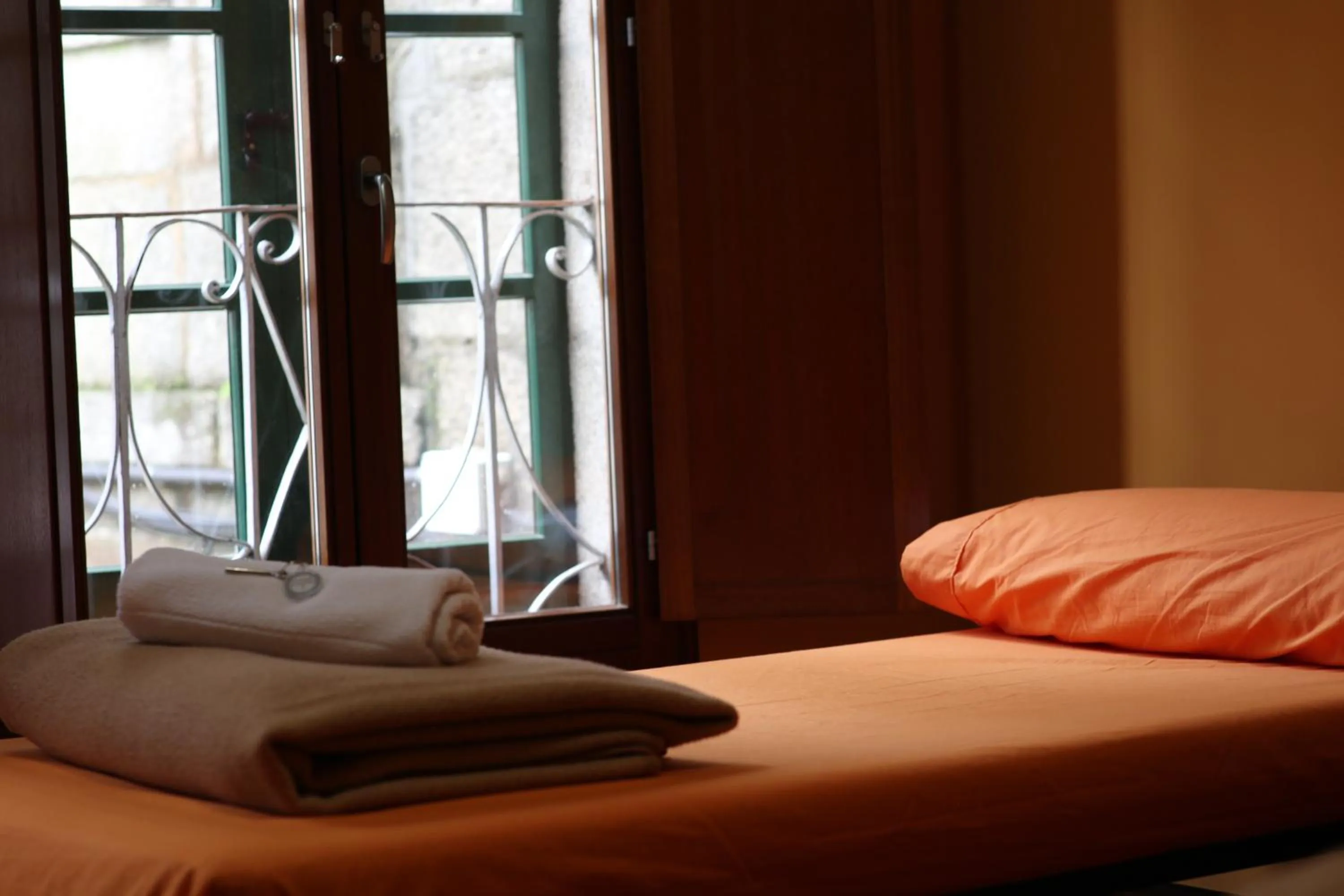 Decorative detail, Bed in Albergue O Fogar de Teodomiro