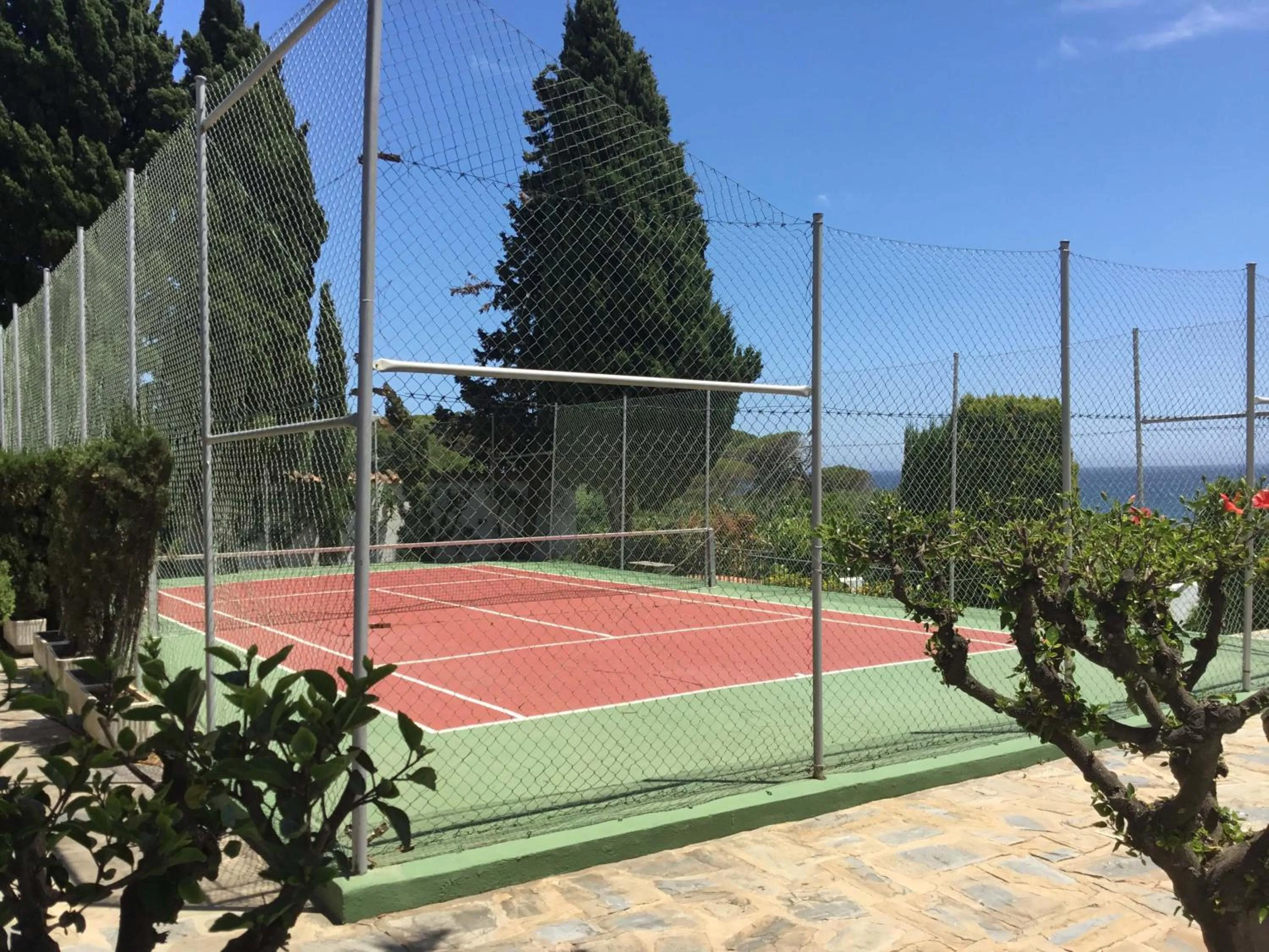Tennis court in Macdonald Leila Playa Resort