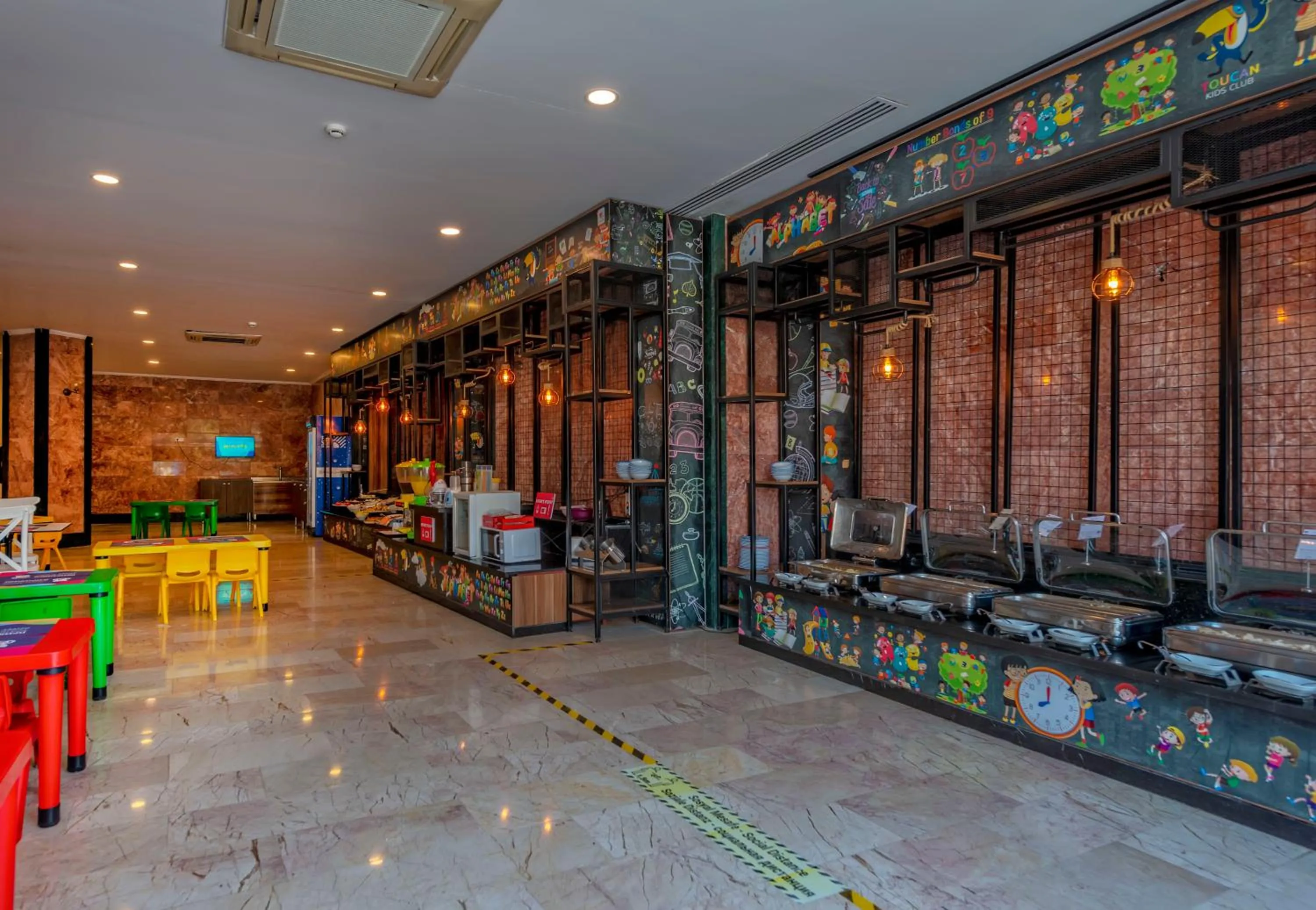 Restaurant/places to eat in Amara Comfort Resort