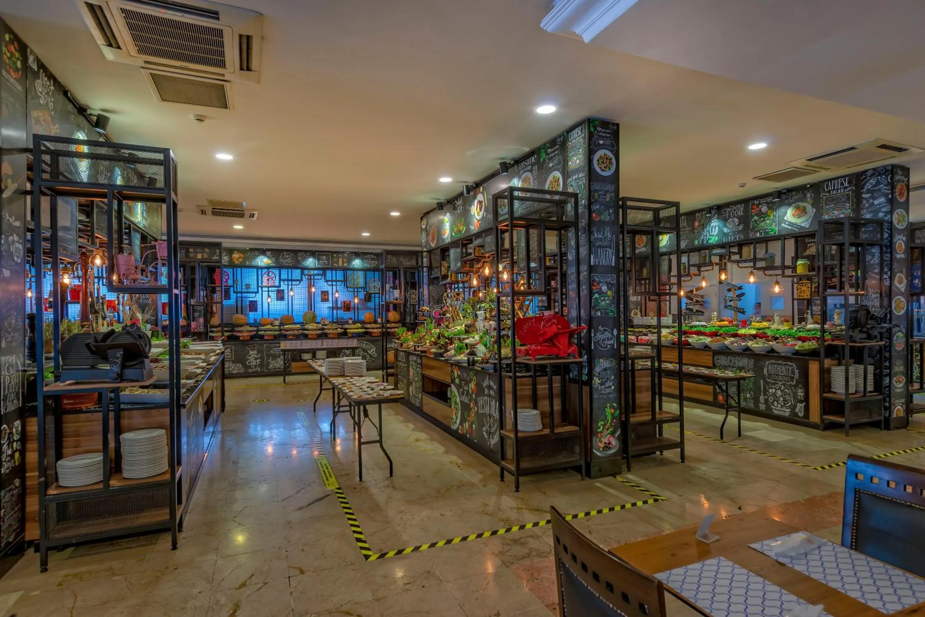 Restaurant/places to eat in Amara Comfort Resort