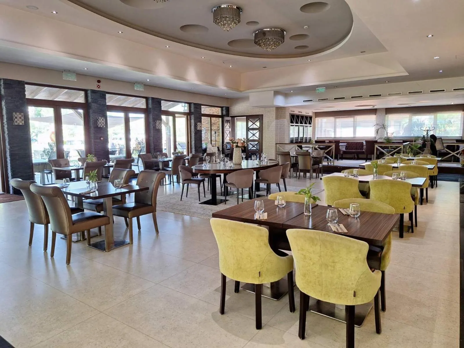 Restaurant/places to eat in Duna Garden Hotel