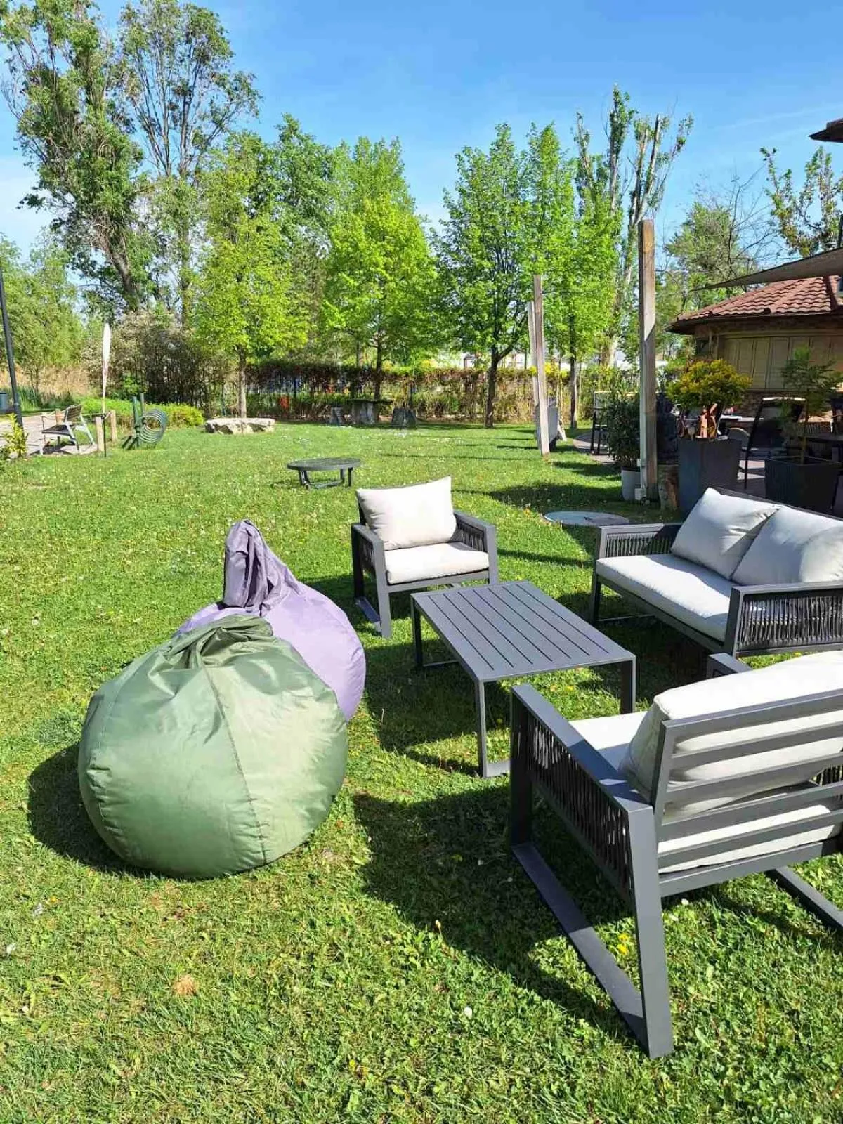 Spring in Duna Garden Hotel