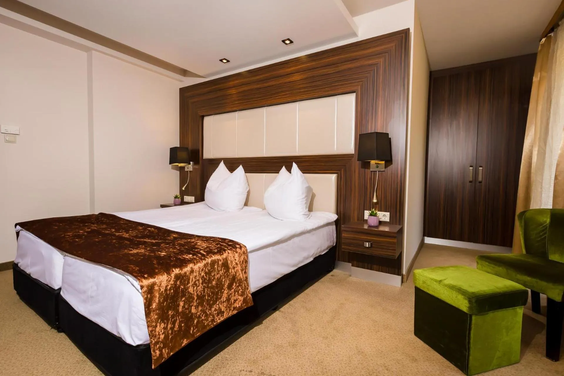 Bed in Duna Garden Hotel