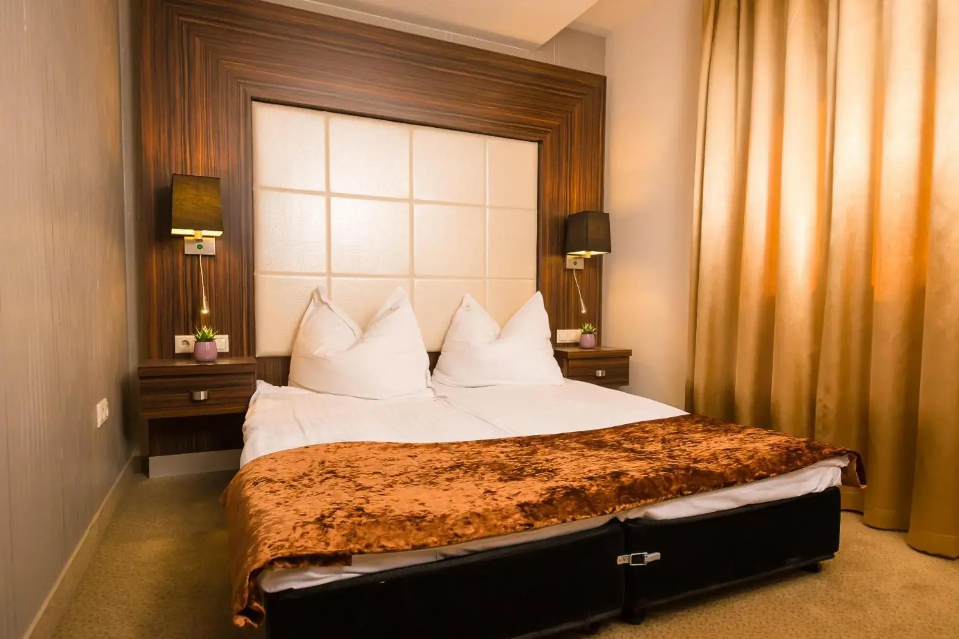 Deluxe Room in Duna Garden Hotel Deluxe Room in Duna Garden Hotel