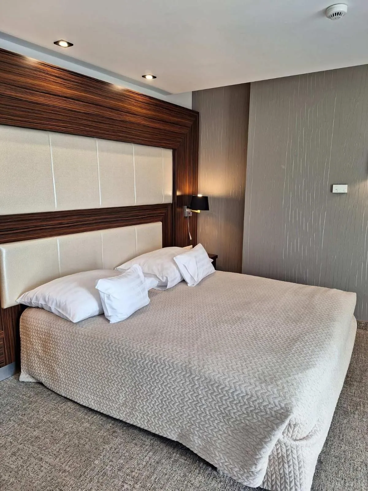 Bed in Duna Garden Hotel