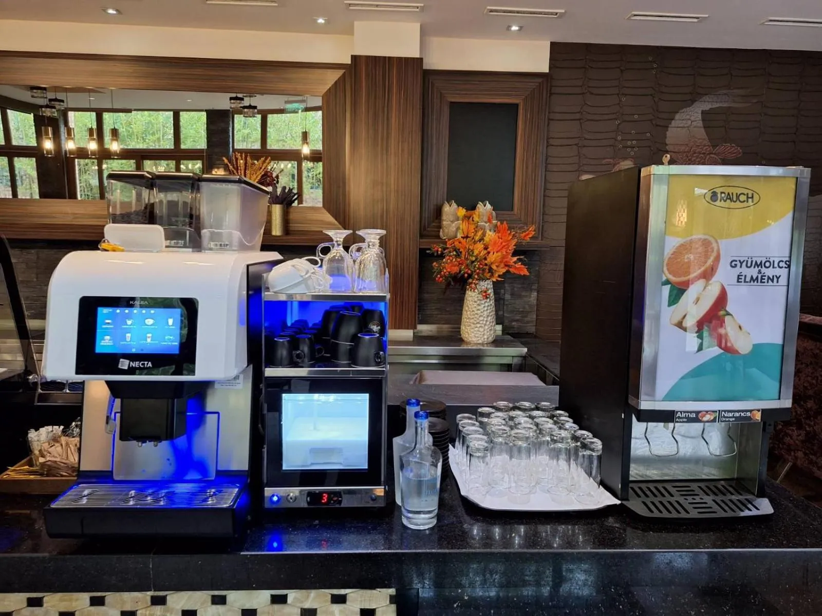 Food and drinks in Duna Garden Hotel