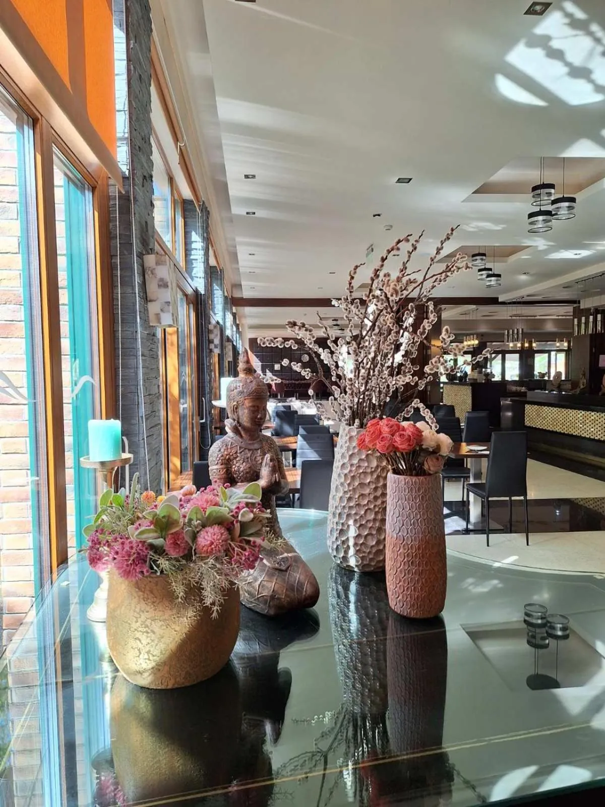 Restaurant/places to eat in Duna Garden Hotel