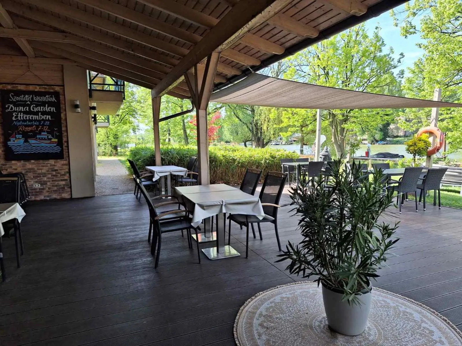 Balcony/Terrace in Duna Garden Hotel