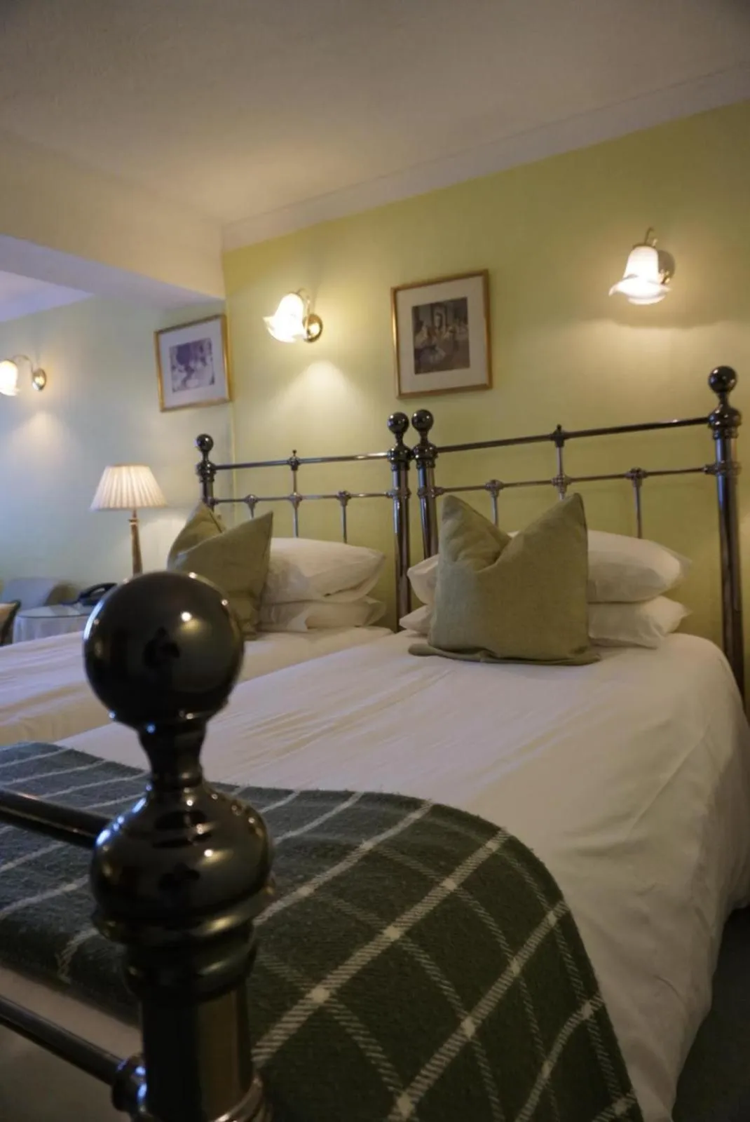 Bed in Bishopsgate House Hotel