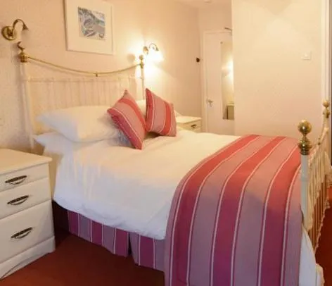 Bed in Bishopsgate House Hotel